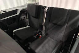 harmaa Volkswagen Caddy Maxi 2023 kuva 30.