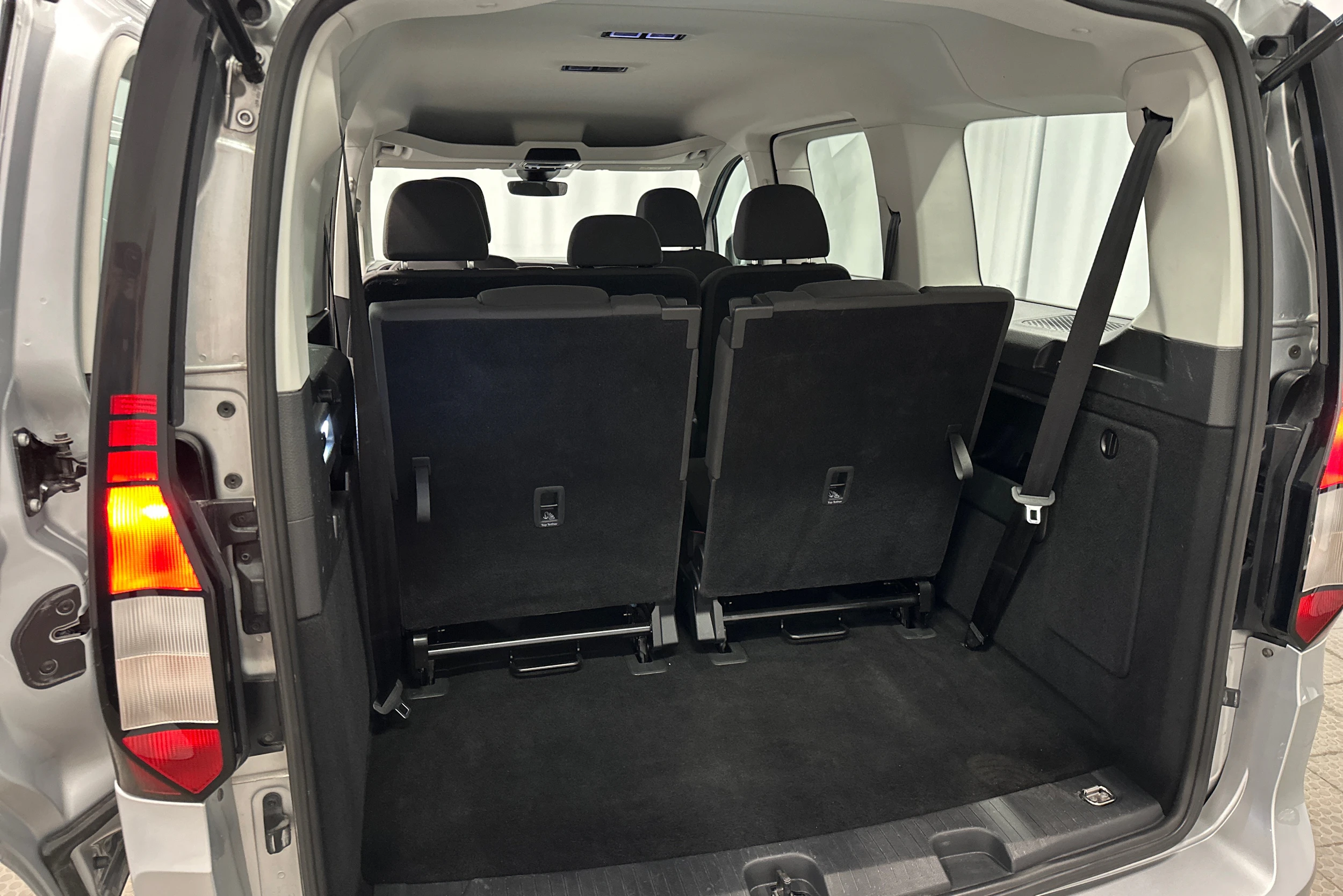 harmaa Volkswagen Caddy Maxi 2023 kuva 31.