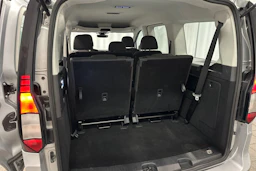 harmaa Volkswagen Caddy Maxi 2023 kuva 31.