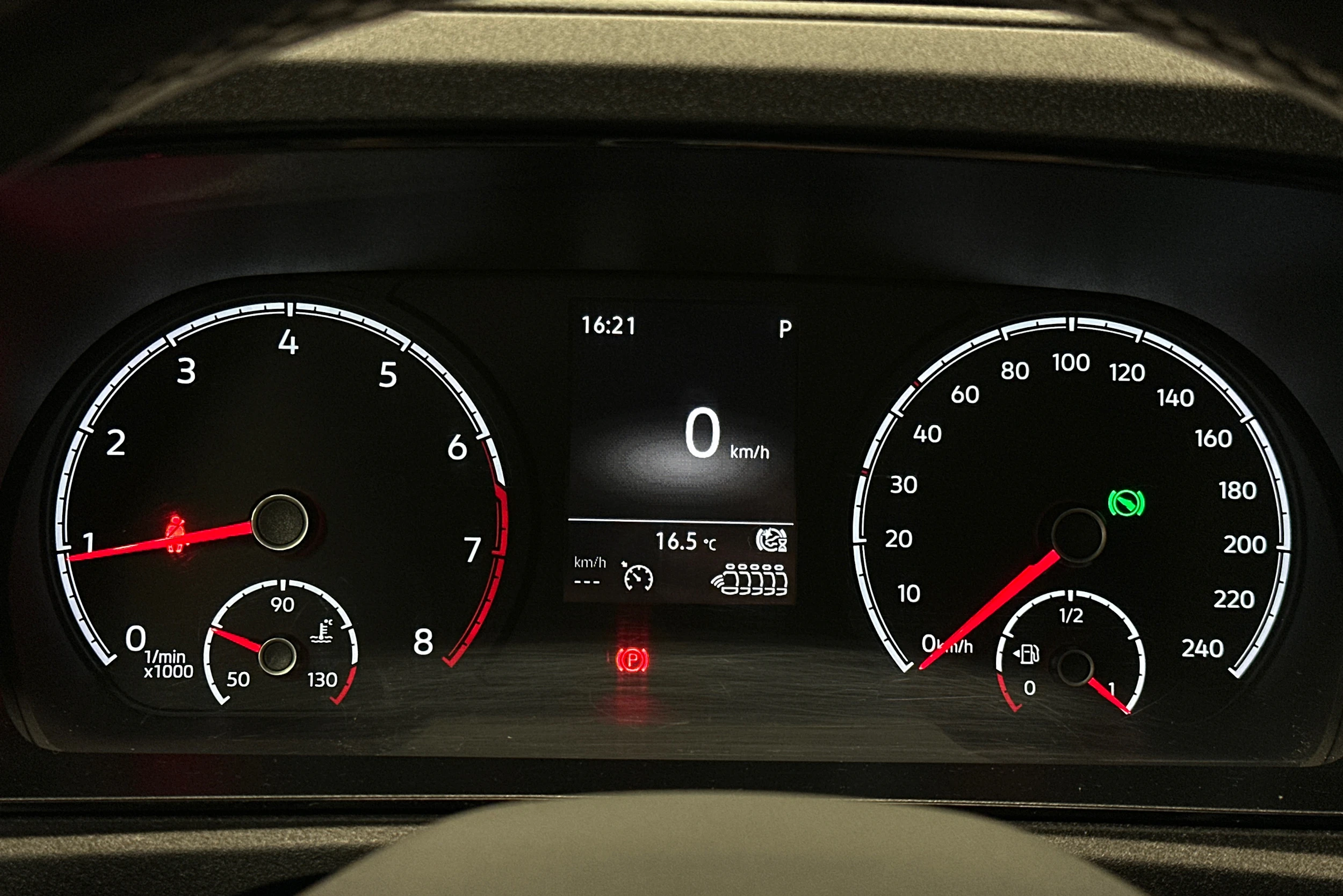 harmaa Volkswagen Caddy Maxi 2024 kuva 13.