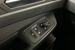 harmaa Volkswagen Caddy Maxi 2024 kuva 15.