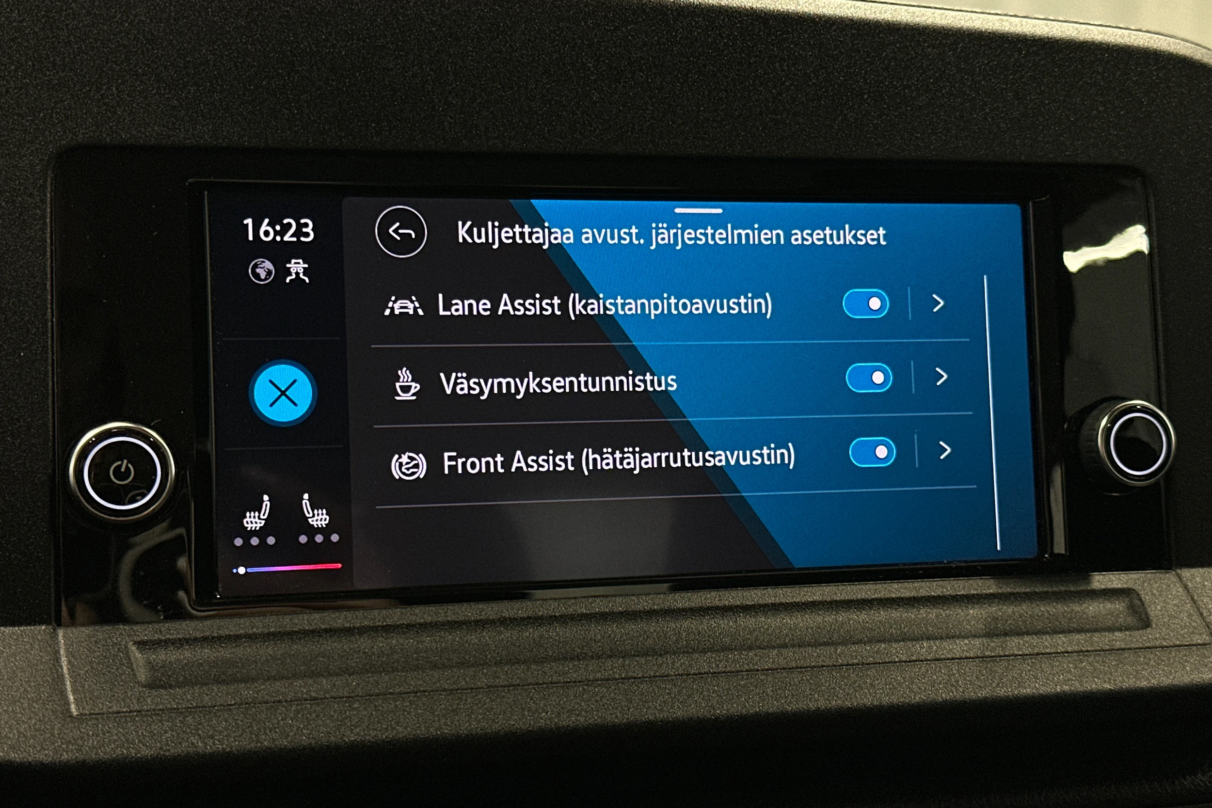 harmaa Volkswagen Caddy Maxi 2024 kuva 23.