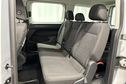 harmaa Volkswagen Caddy Maxi 2024 kuva 26.