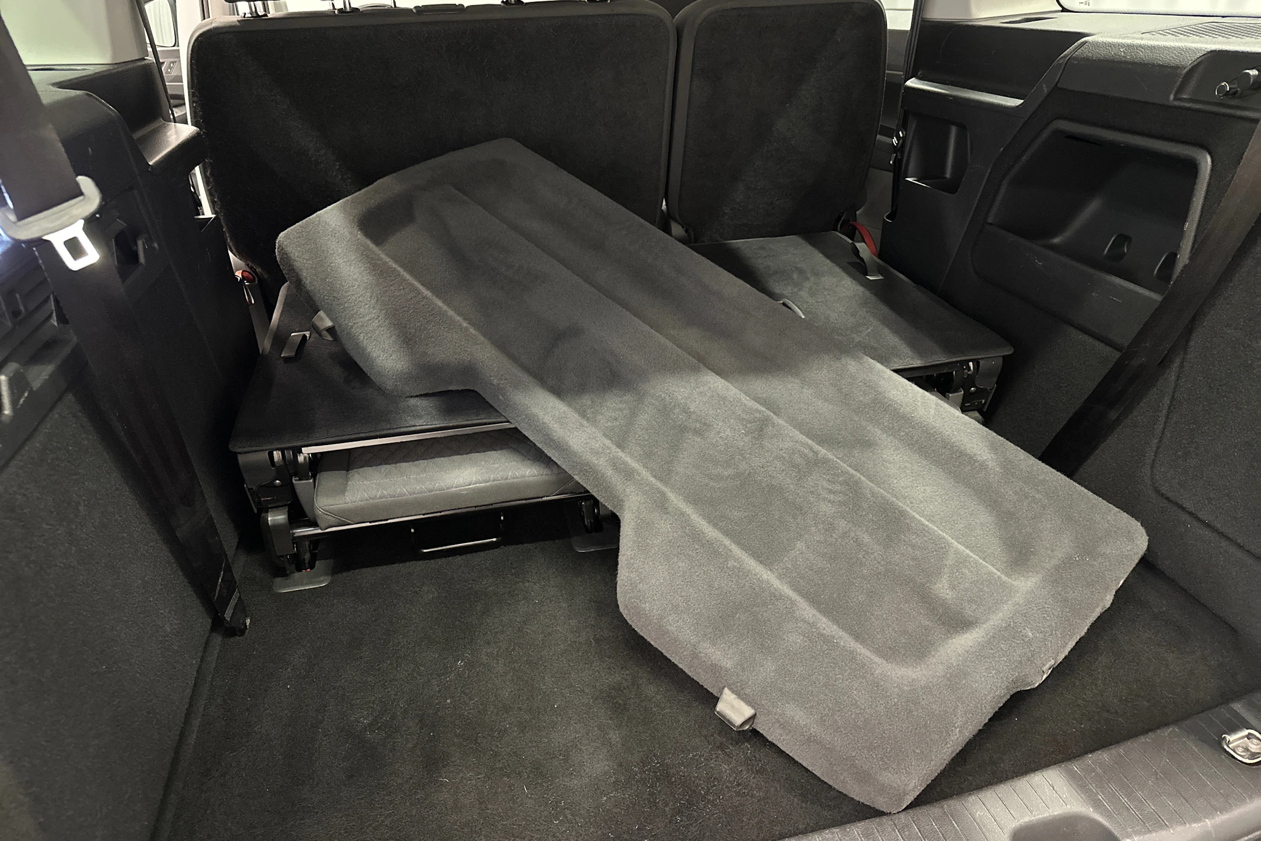 harmaa Volkswagen Caddy Maxi 2024 kuva 28.
