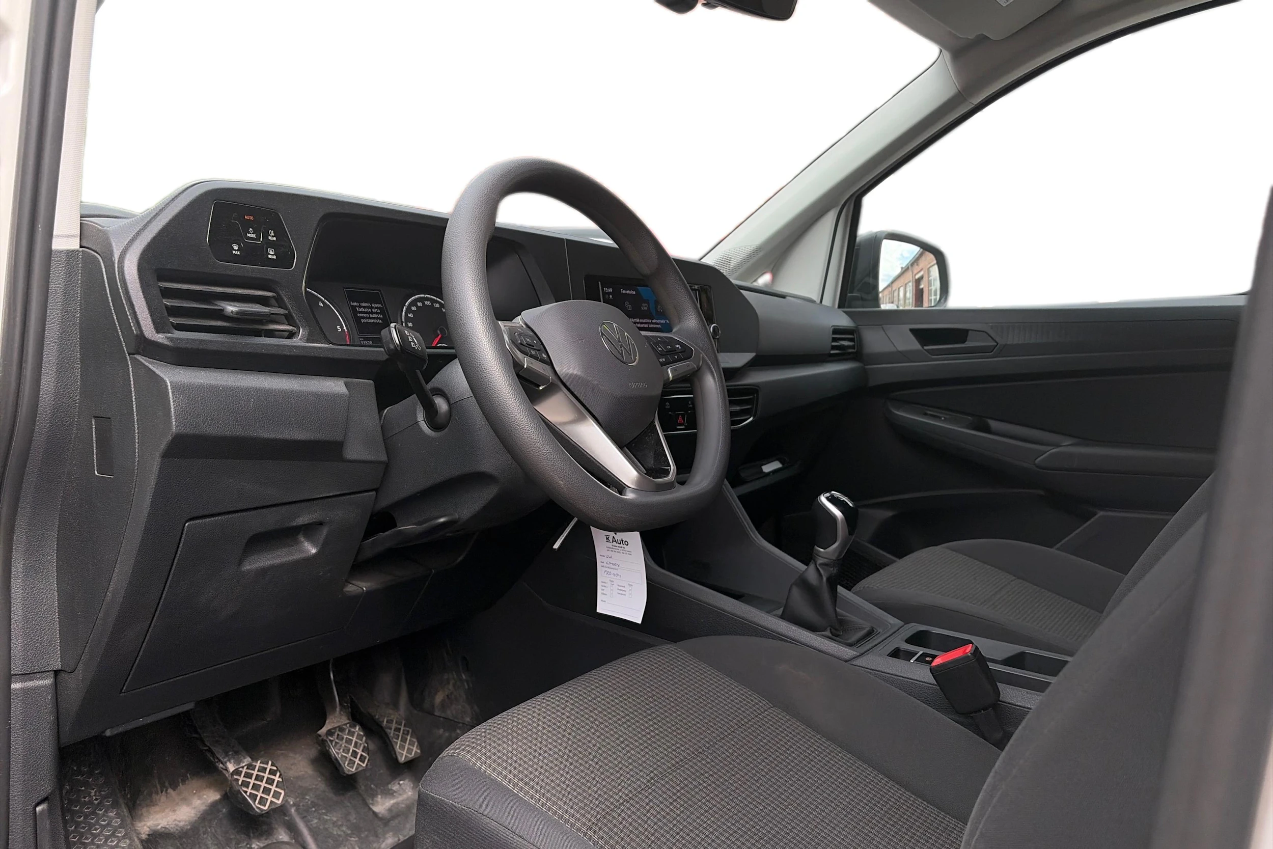 valkoinen Volkswagen Caddy Maxi 2023 kuva 3.