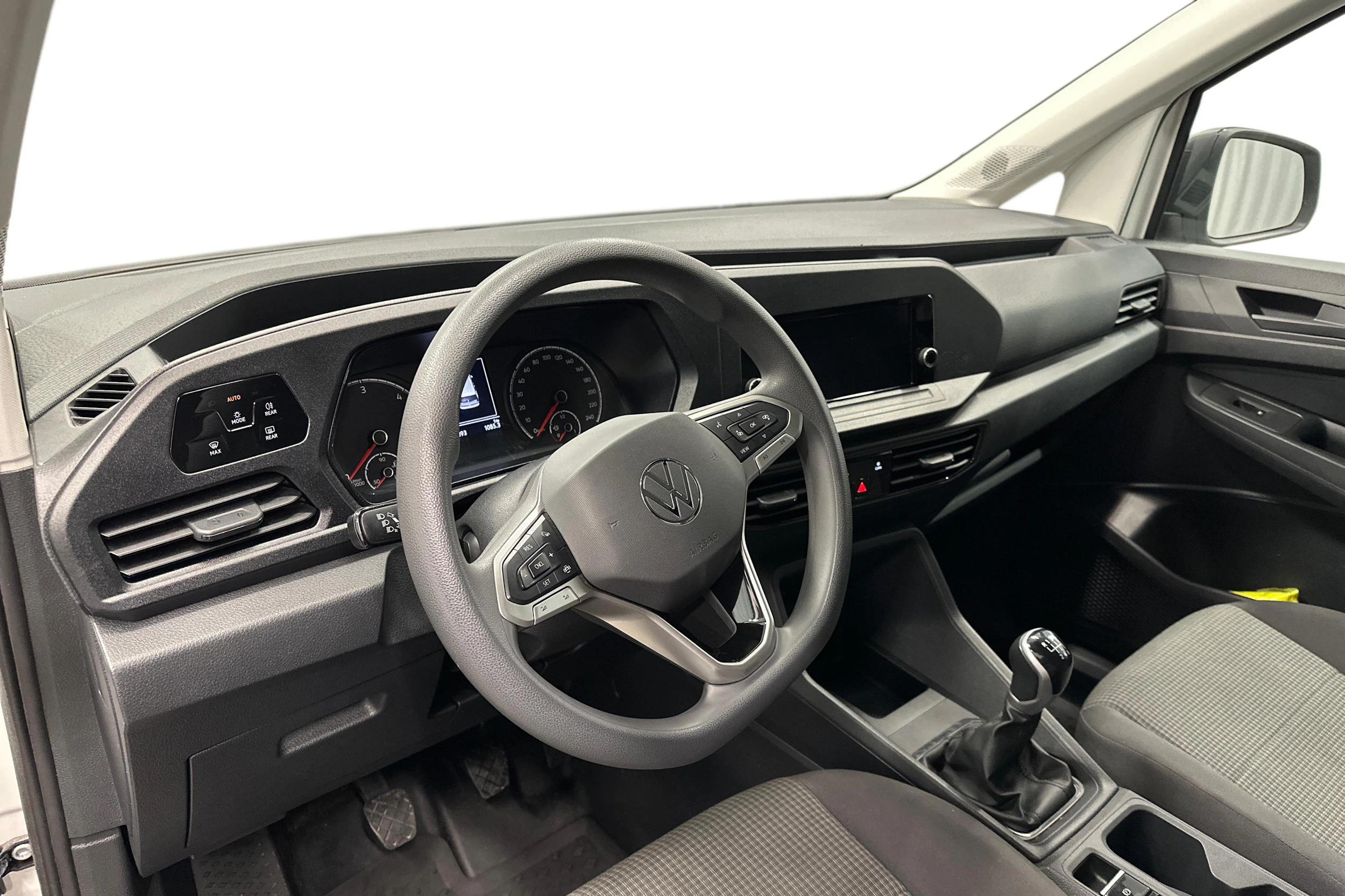 valkoinen Volkswagen Caddy Maxi 2023 kuva 6.