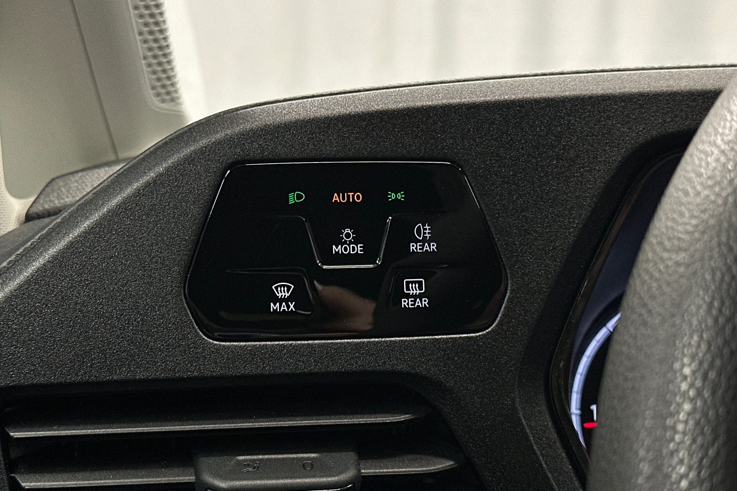 valkoinen Volkswagen Caddy Maxi 2023 kuva 14.