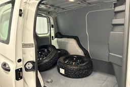 valkoinen Volkswagen Caddy Maxi 2023 kuva 28.