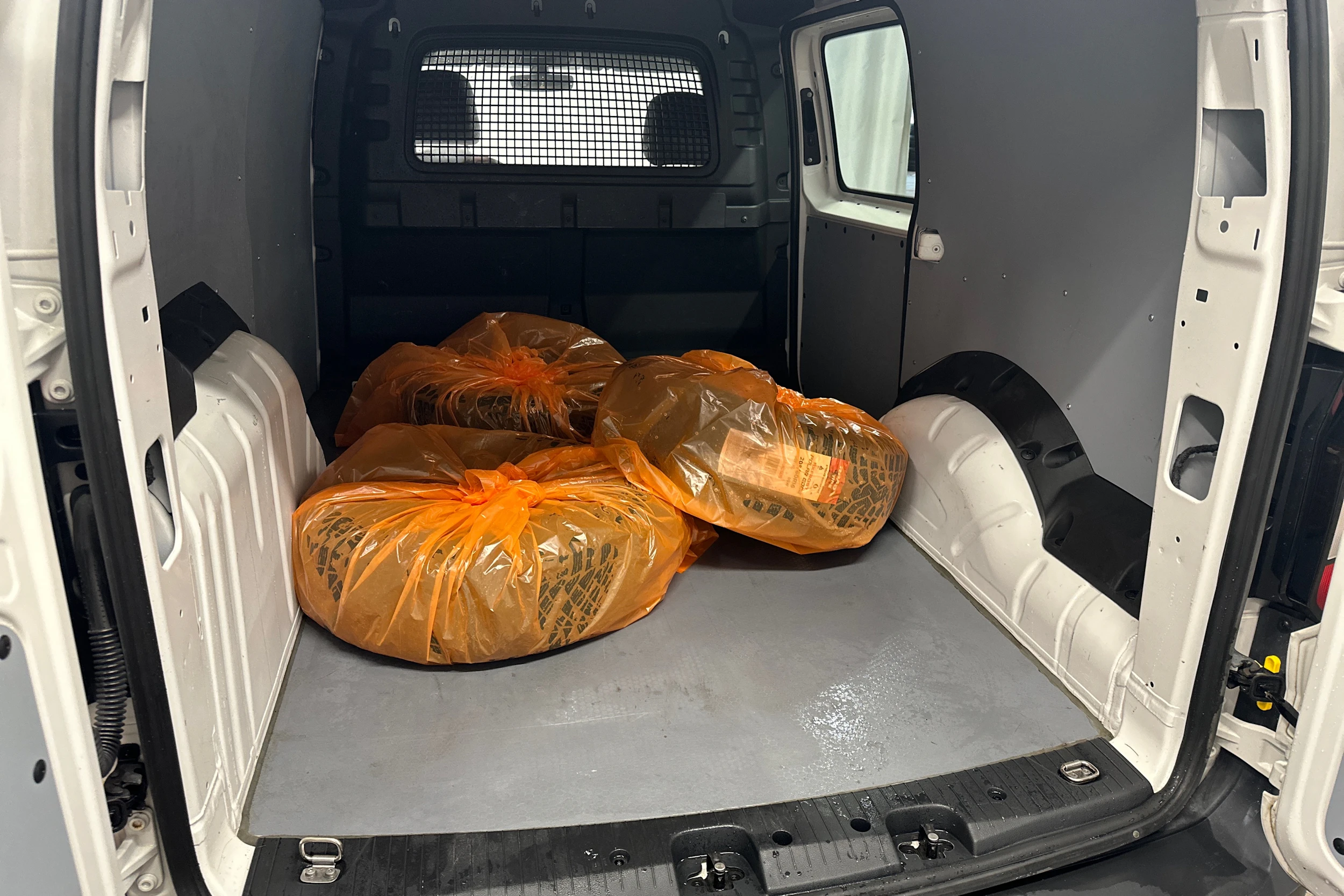 valkoinen Volkswagen Caddy Maxi 2023 kuva 25.