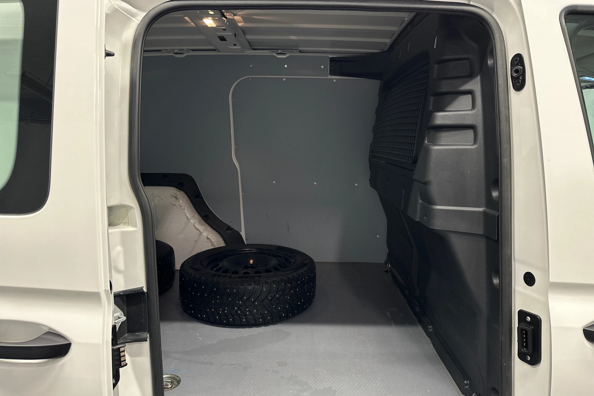 valkoinen Volkswagen Caddy Maxi 2023 kuva 27.