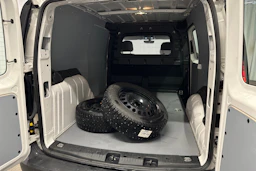 valkoinen Volkswagen Caddy Maxi 2023 kuva 29.