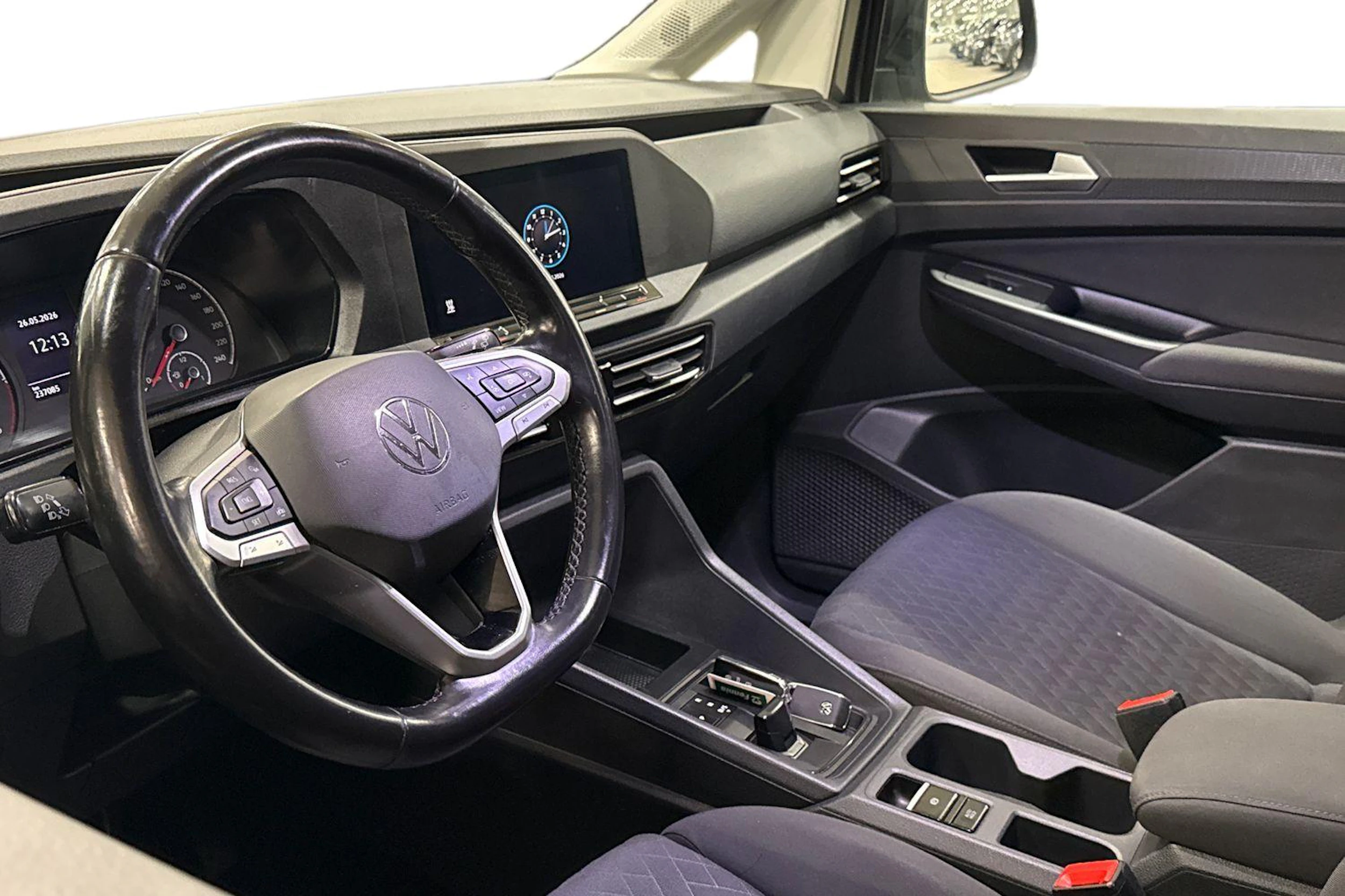 met. harmaa Volkswagen Caddy Maxi 2023 kuva 8.
