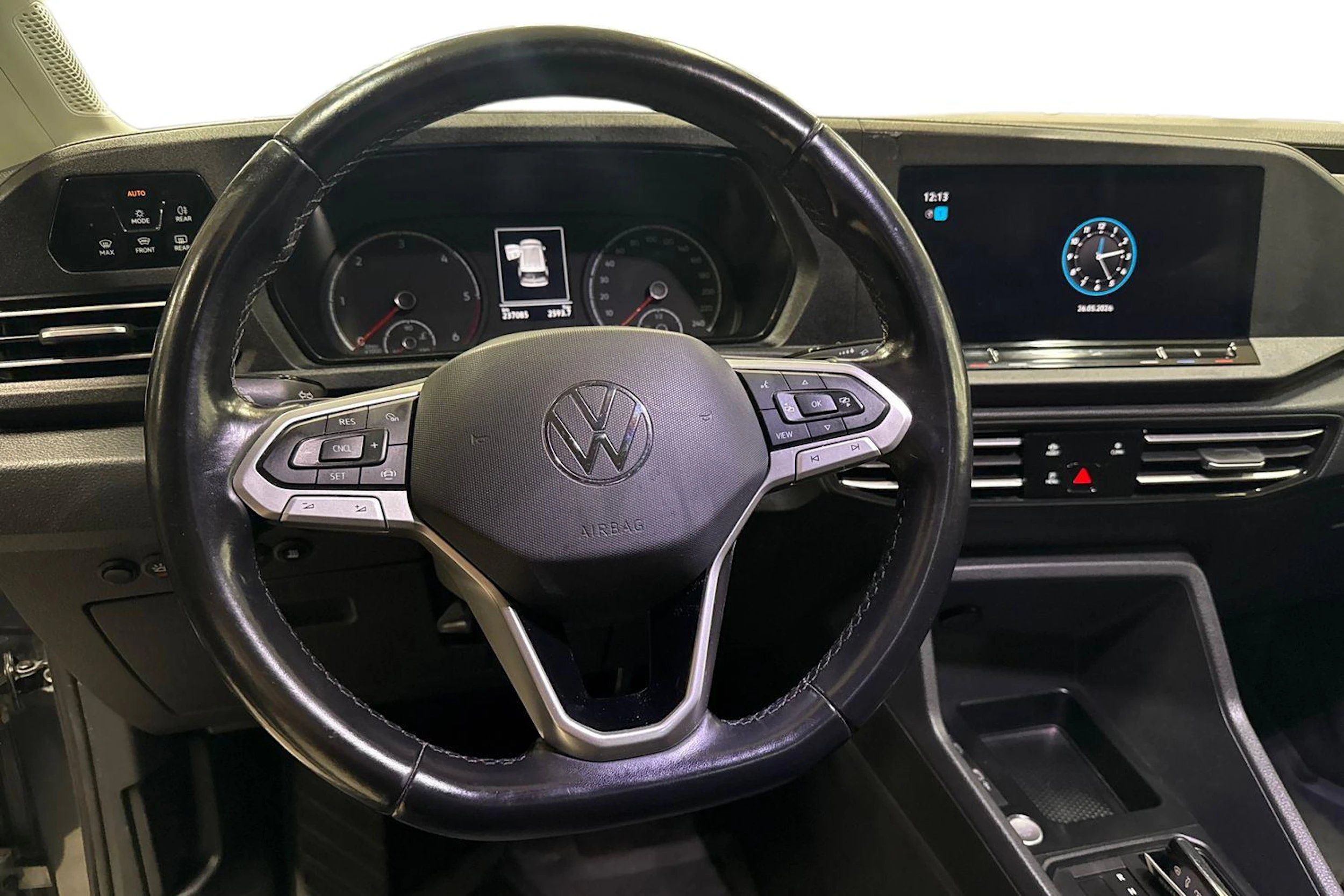 met. harmaa Volkswagen Caddy Maxi 2023 kuva 9.
