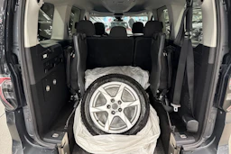 met. harmaa Volkswagen Caddy Maxi 2023 kuva 17.