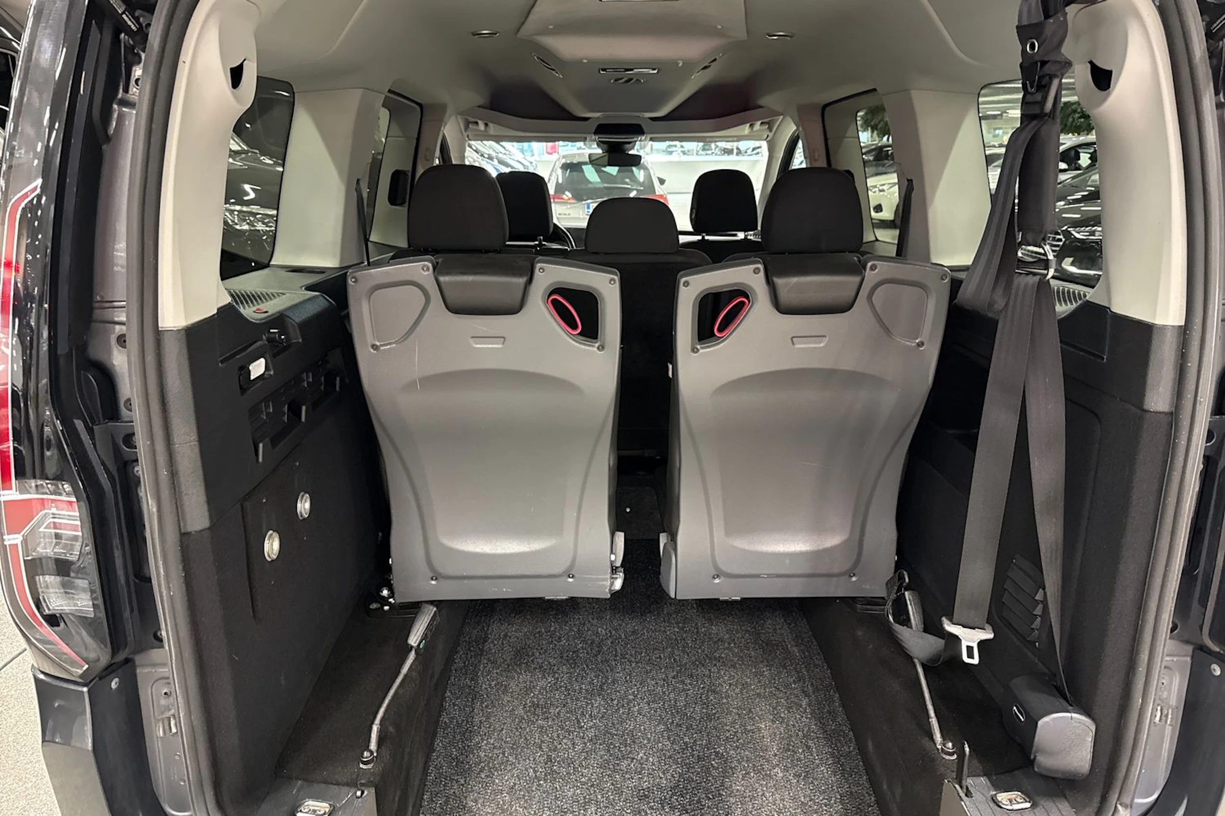 met. harmaa Volkswagen Caddy Maxi 2023 kuva 18.