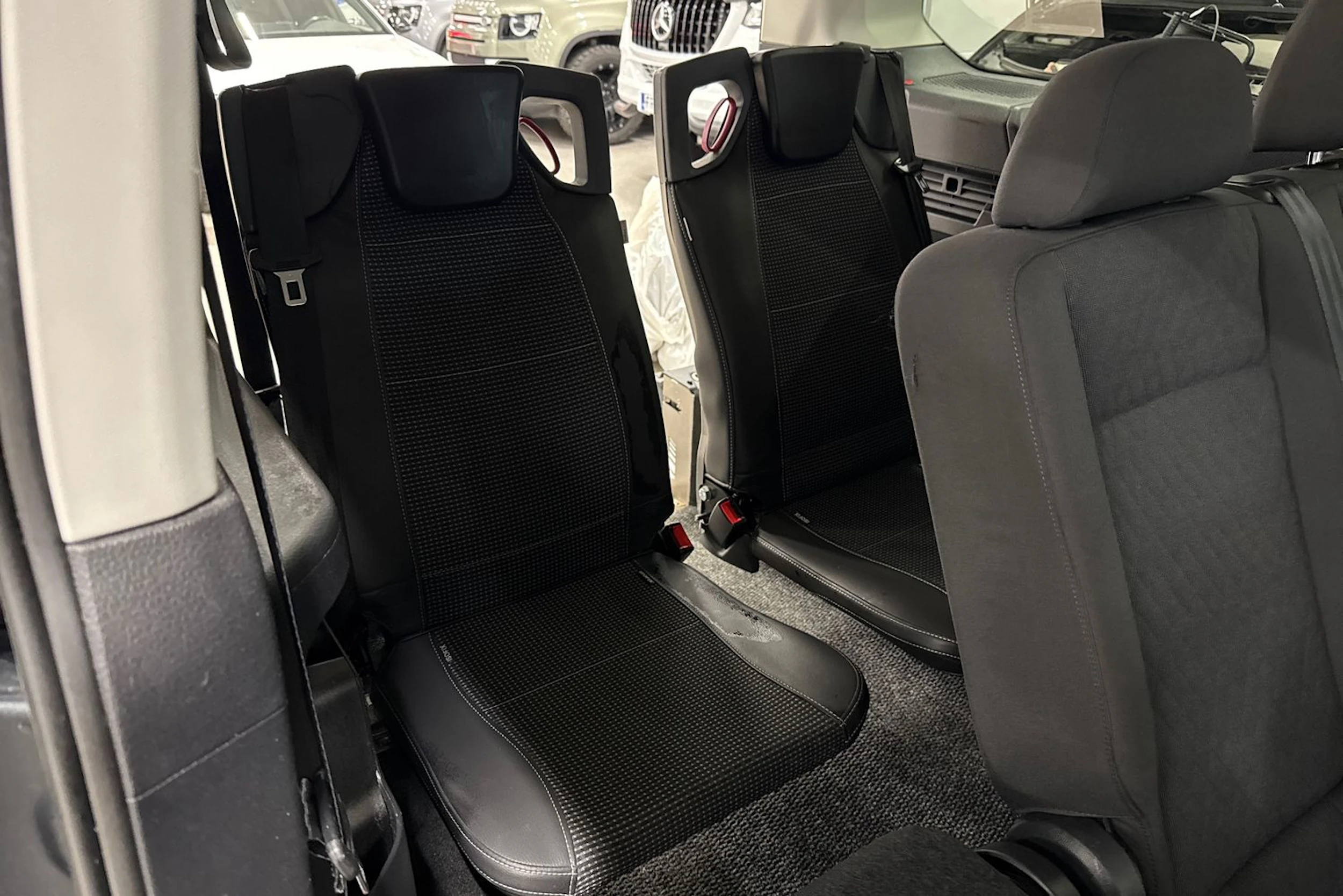 met. harmaa Volkswagen Caddy Maxi 2023 kuva 19.