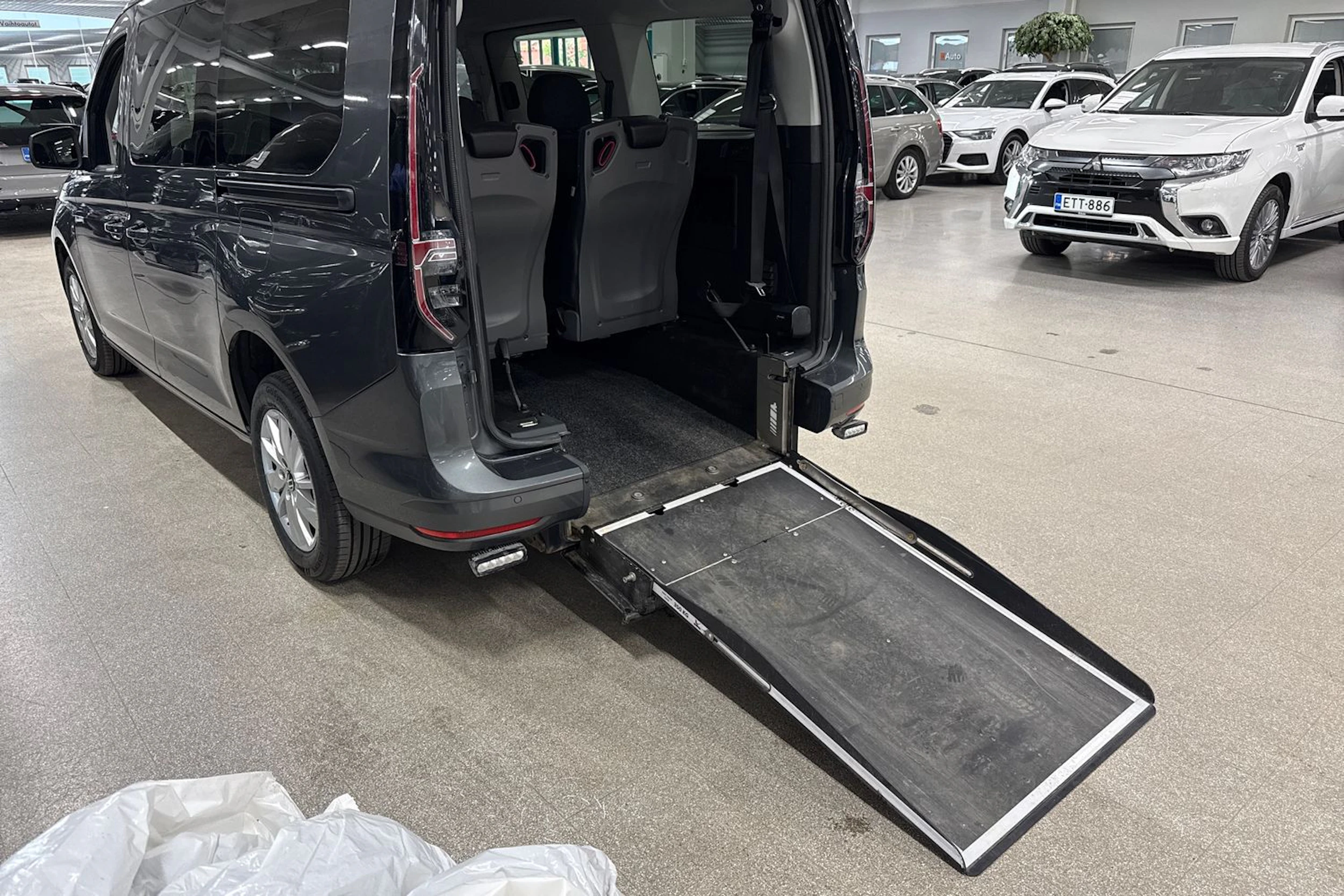 met. harmaa Volkswagen Caddy Maxi 2023 kuva 20.