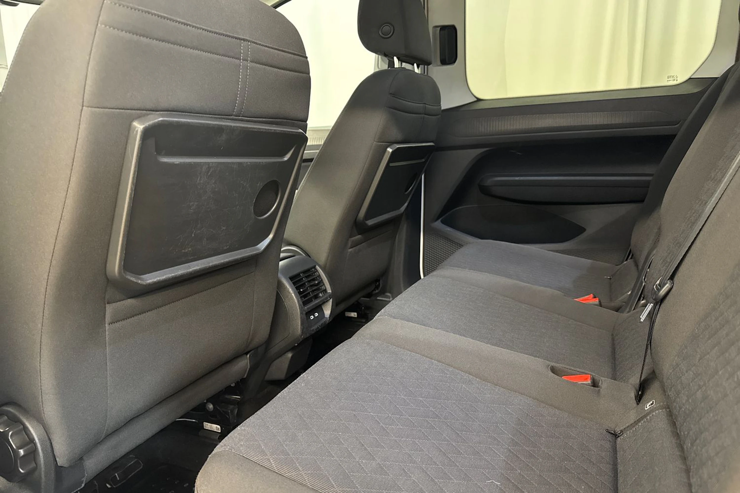 valkoinen Volkswagen Caddy Maxi 2023 kuva 15.