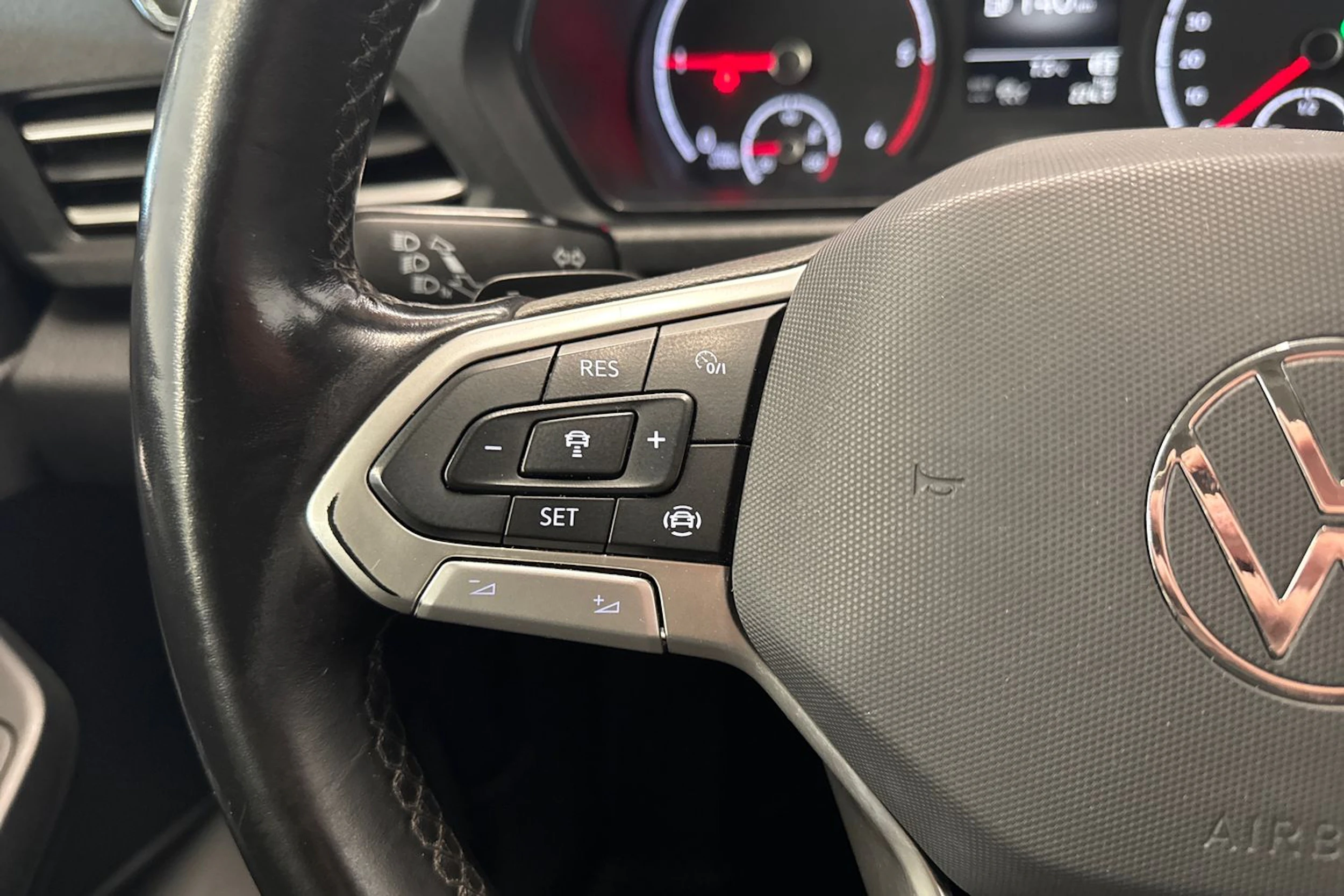 valkoinen Volkswagen Caddy Maxi 2023 kuva 18.