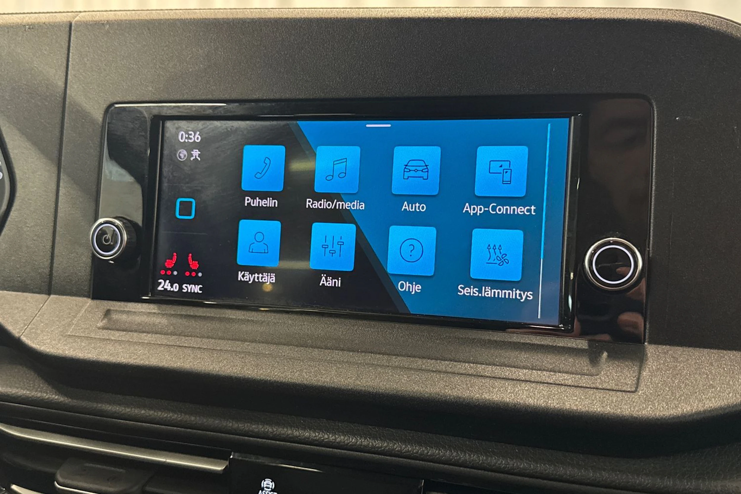 valkoinen Volkswagen Caddy Maxi 2023 kuva 20.