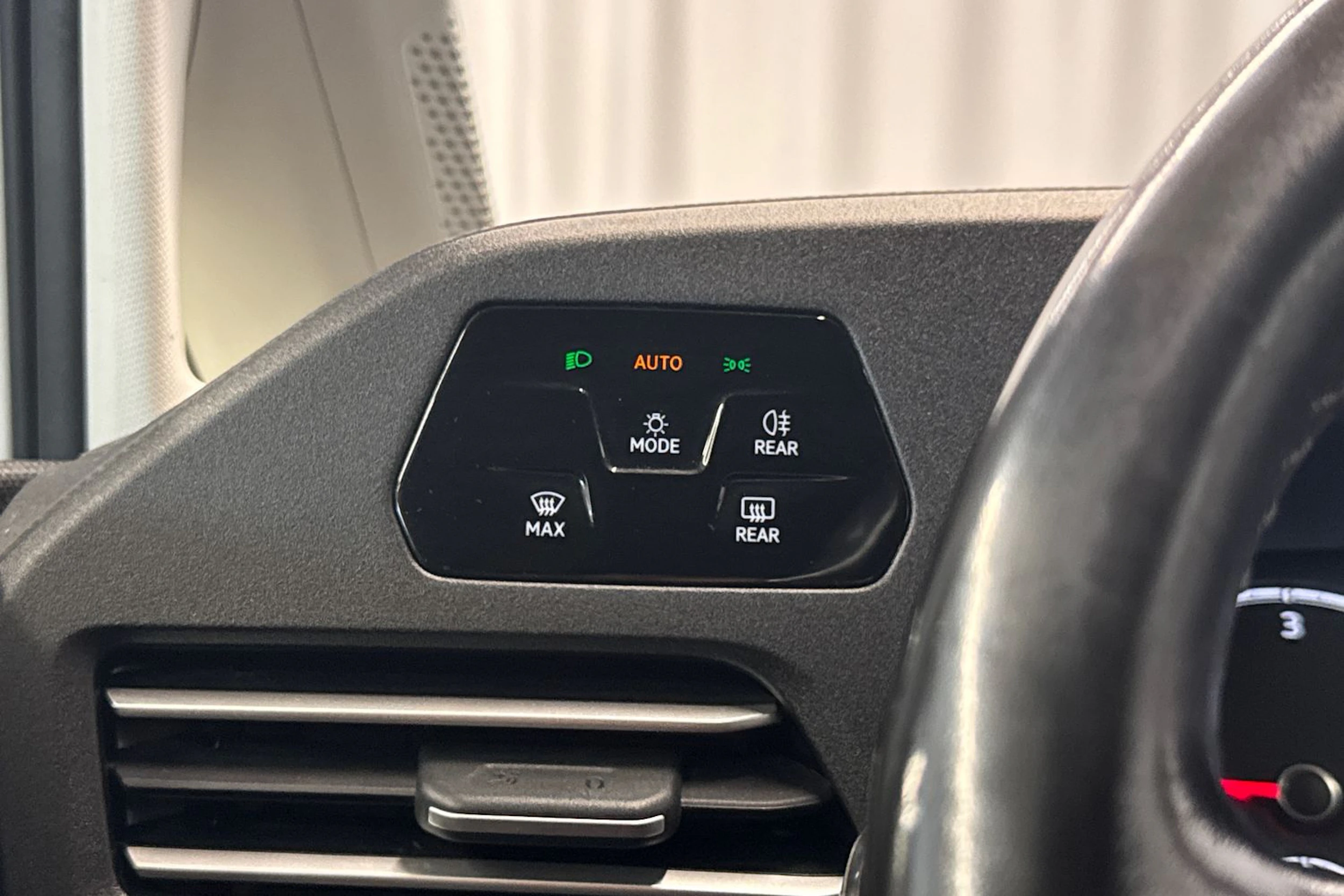 valkoinen Volkswagen Caddy Maxi 2023 kuva 25.