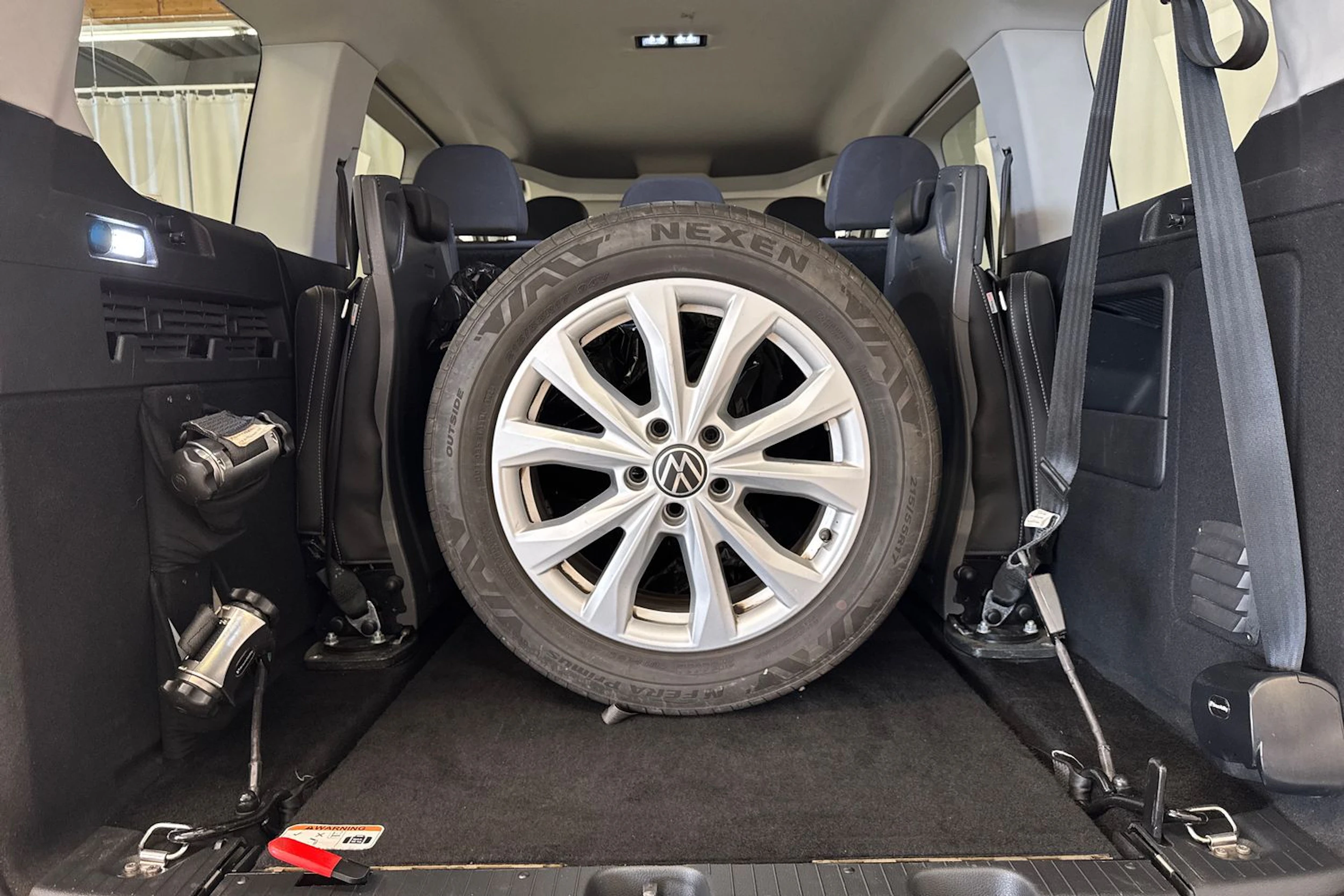 valkoinen Volkswagen Caddy Maxi 2023 kuva 32.