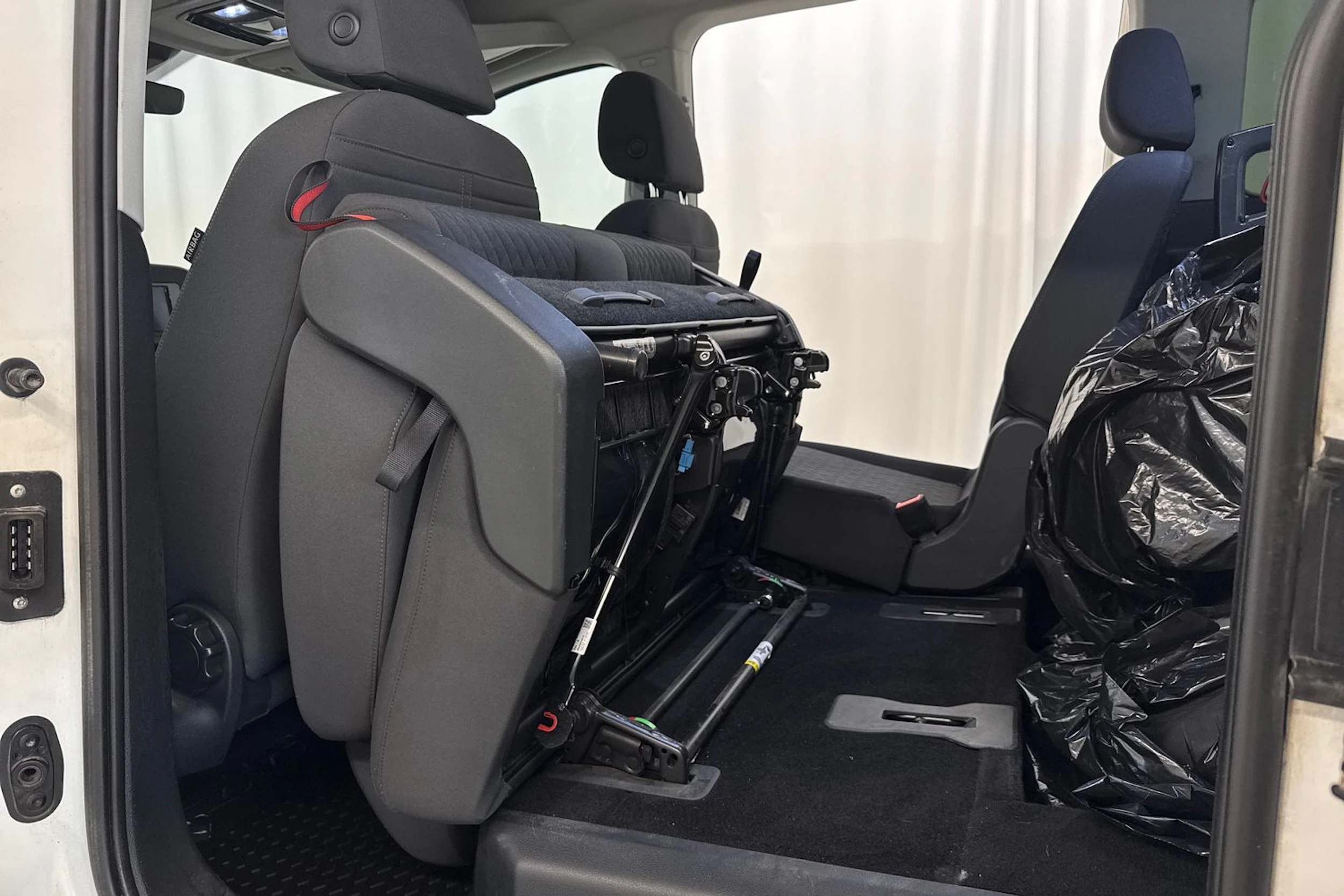 valkoinen Volkswagen Caddy Maxi 2023 kuva 33.