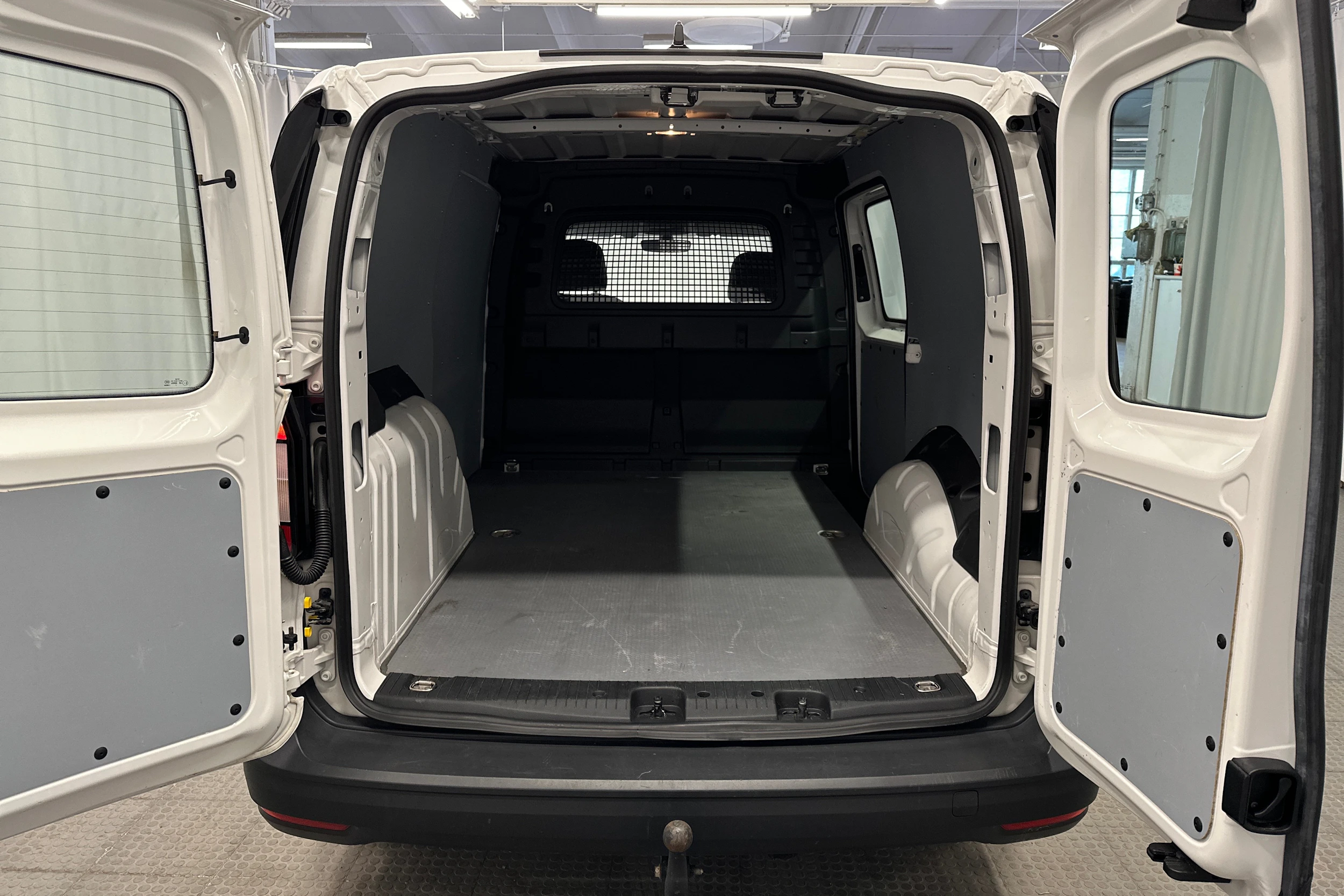 valkoinen Volkswagen Caddy Maxi 2023 kuva 11.