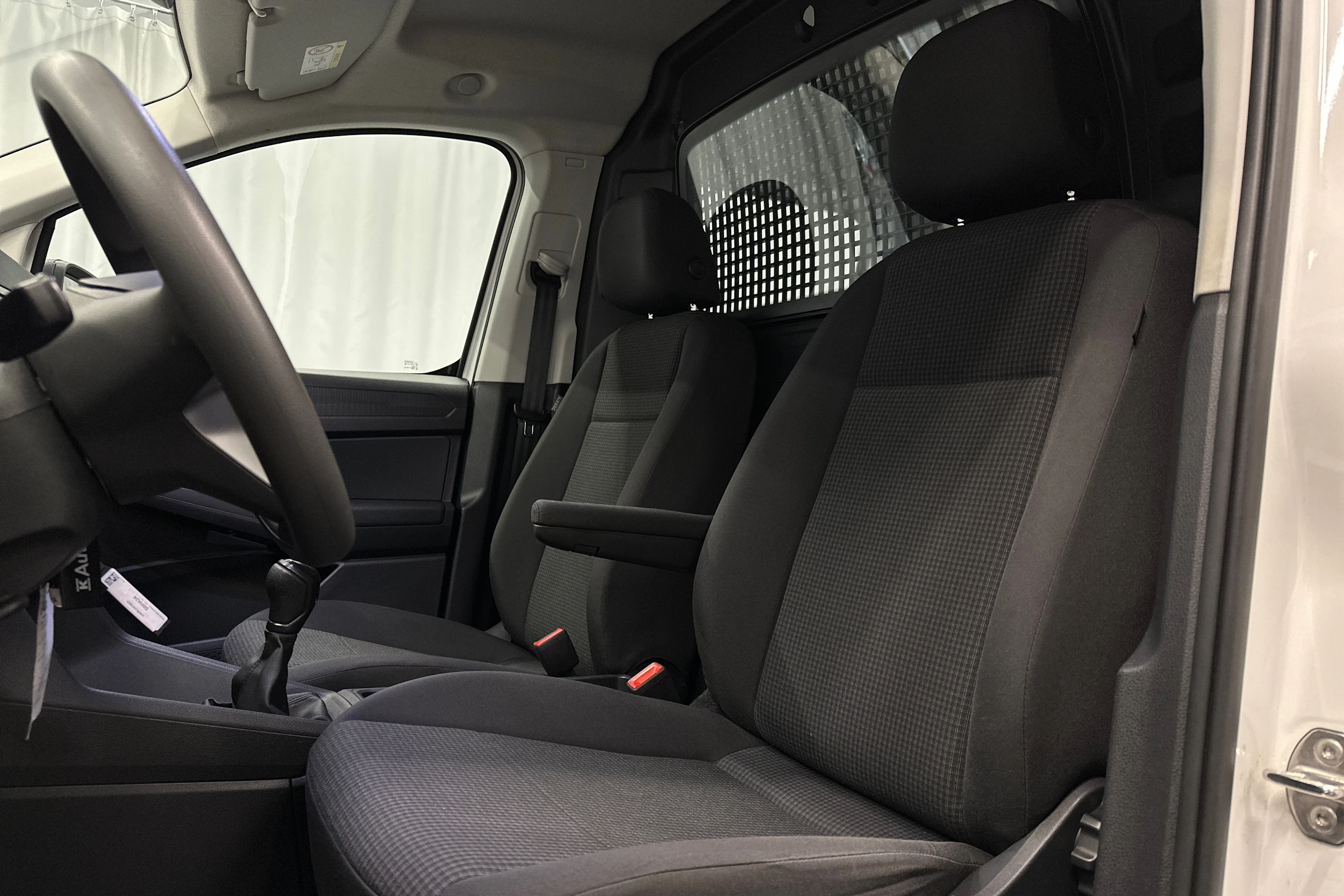 valkoinen Volkswagen Caddy Maxi 2023 kuva 13.