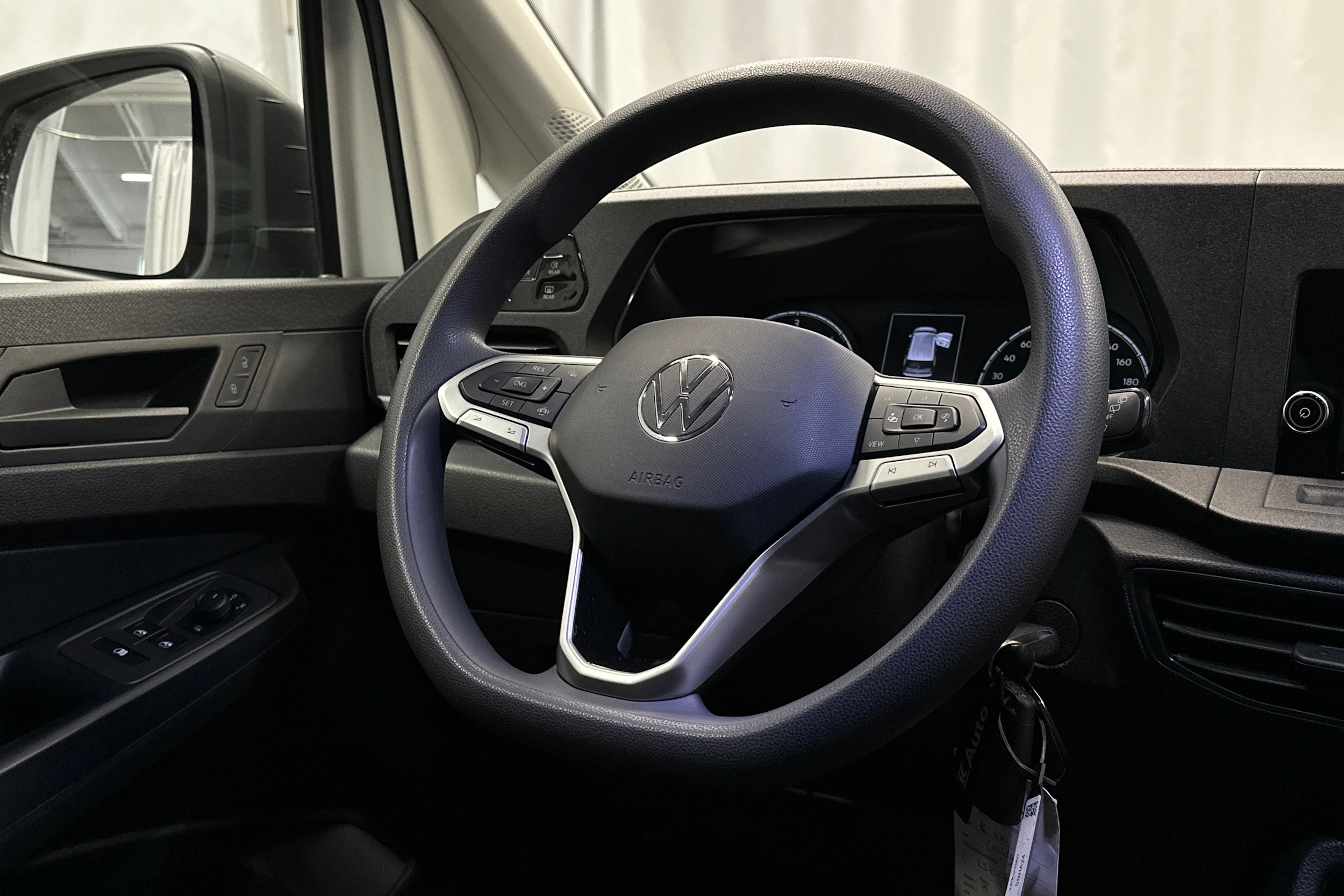 valkoinen Volkswagen Caddy Maxi 2023 kuva 14.