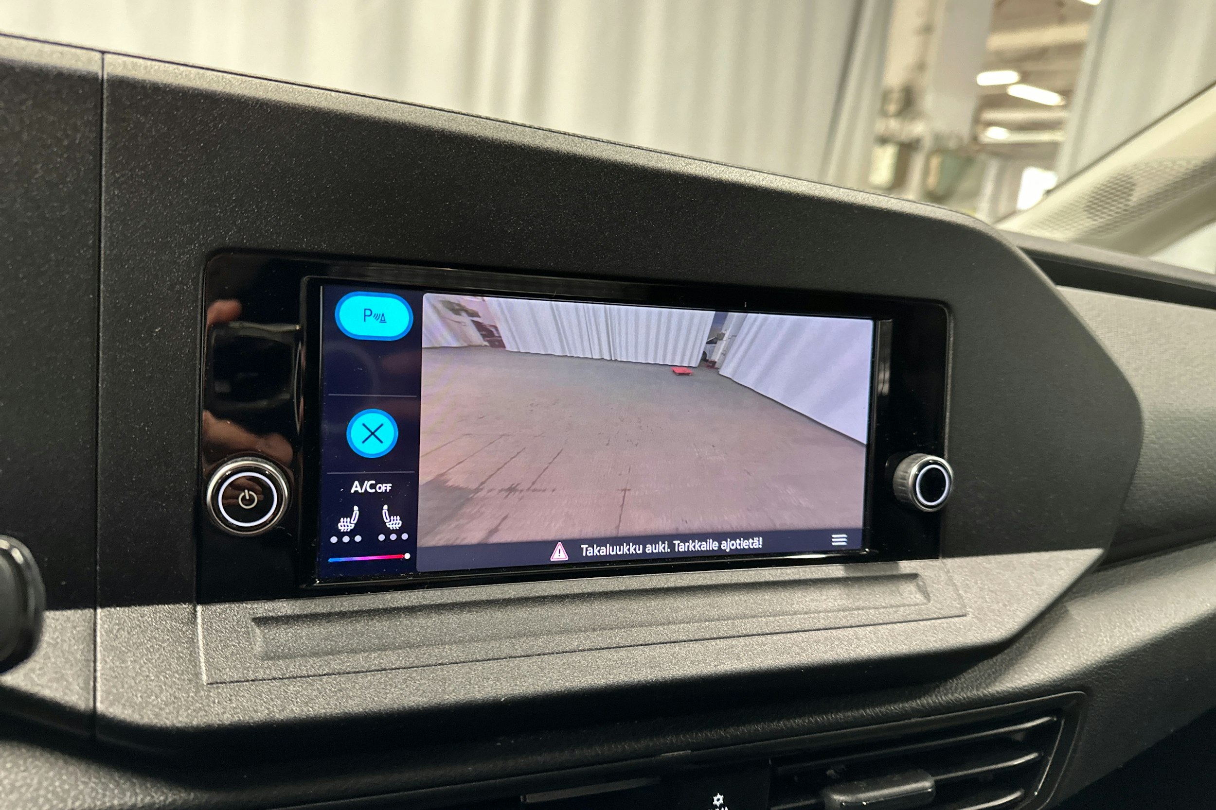 valkoinen Volkswagen Caddy Maxi 2023 kuva 18.