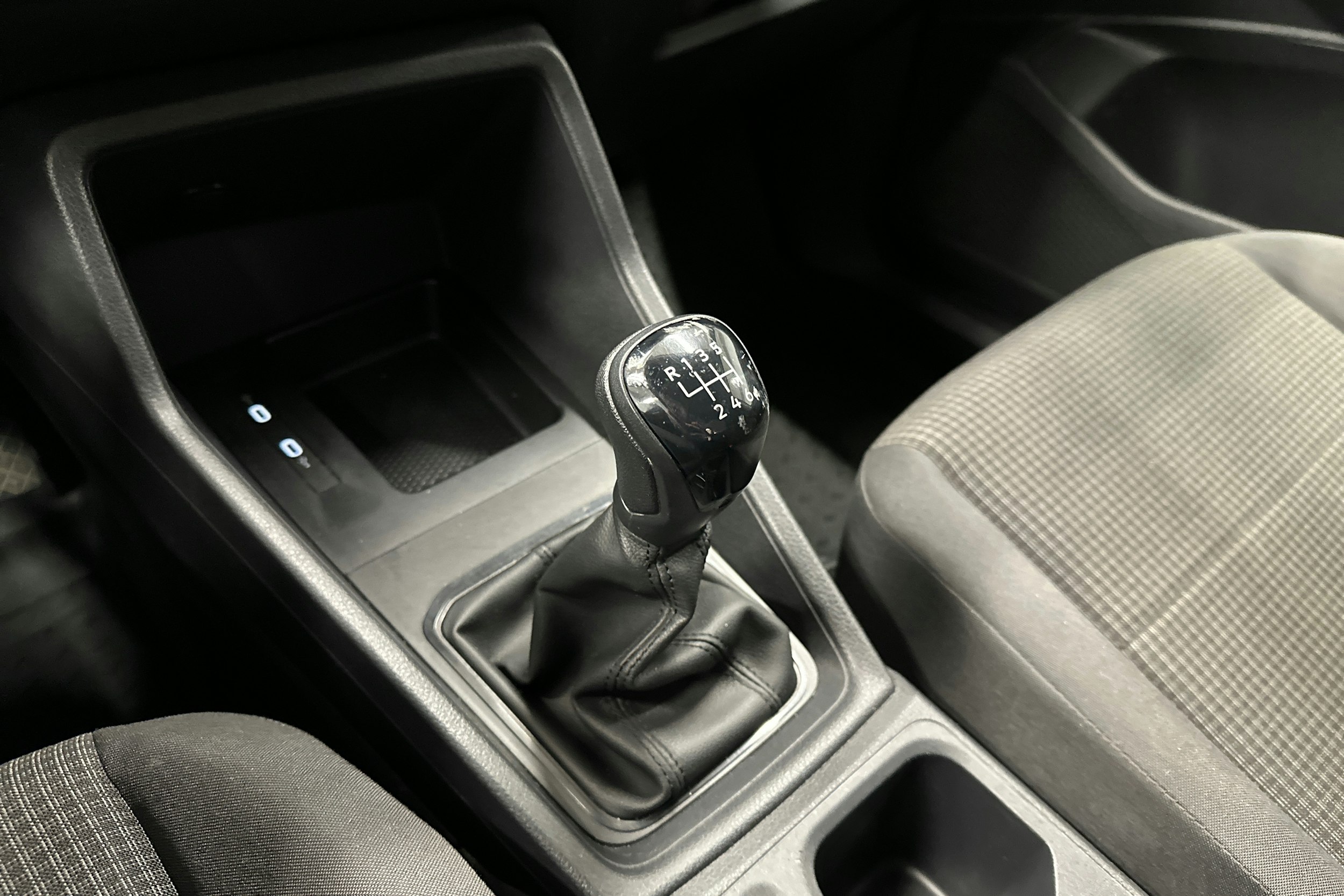 valkoinen Volkswagen Caddy Maxi 2023 kuva 20.