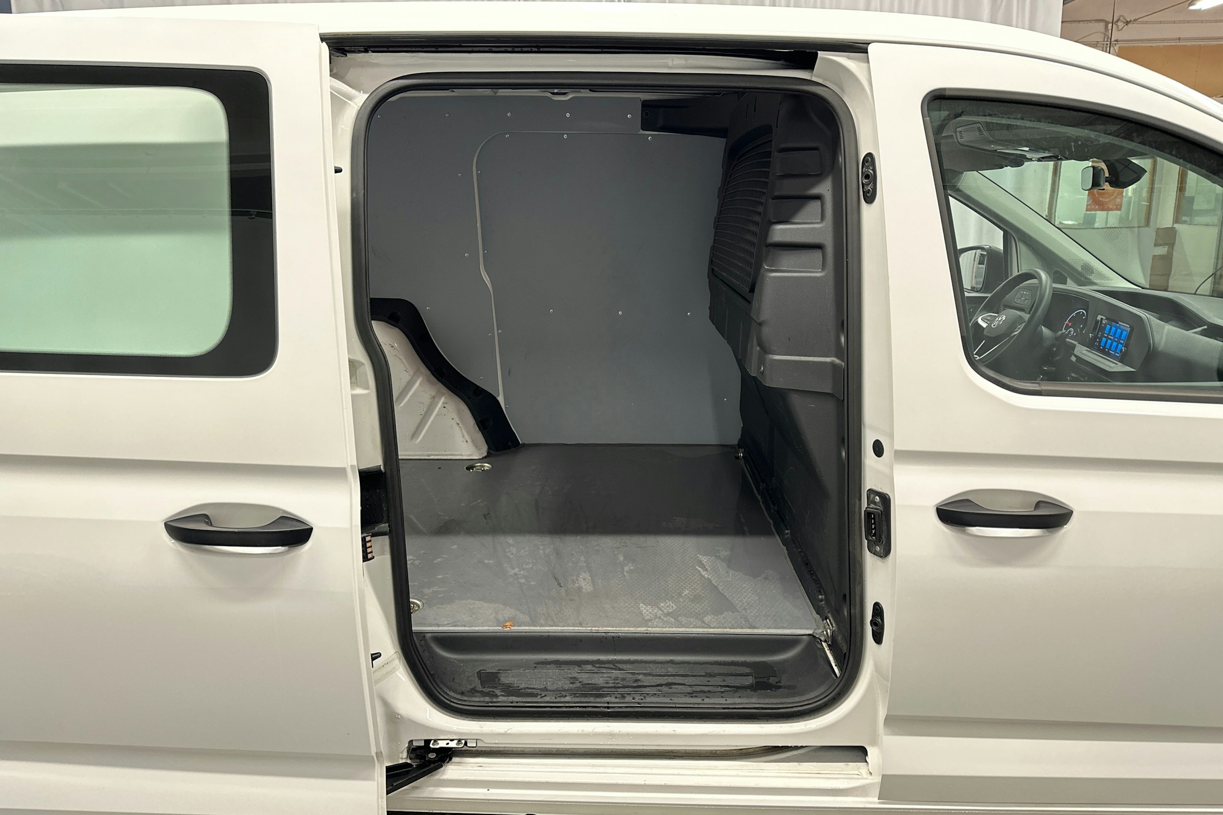 valkoinen Volkswagen Caddy Maxi 2023 kuva 23.
