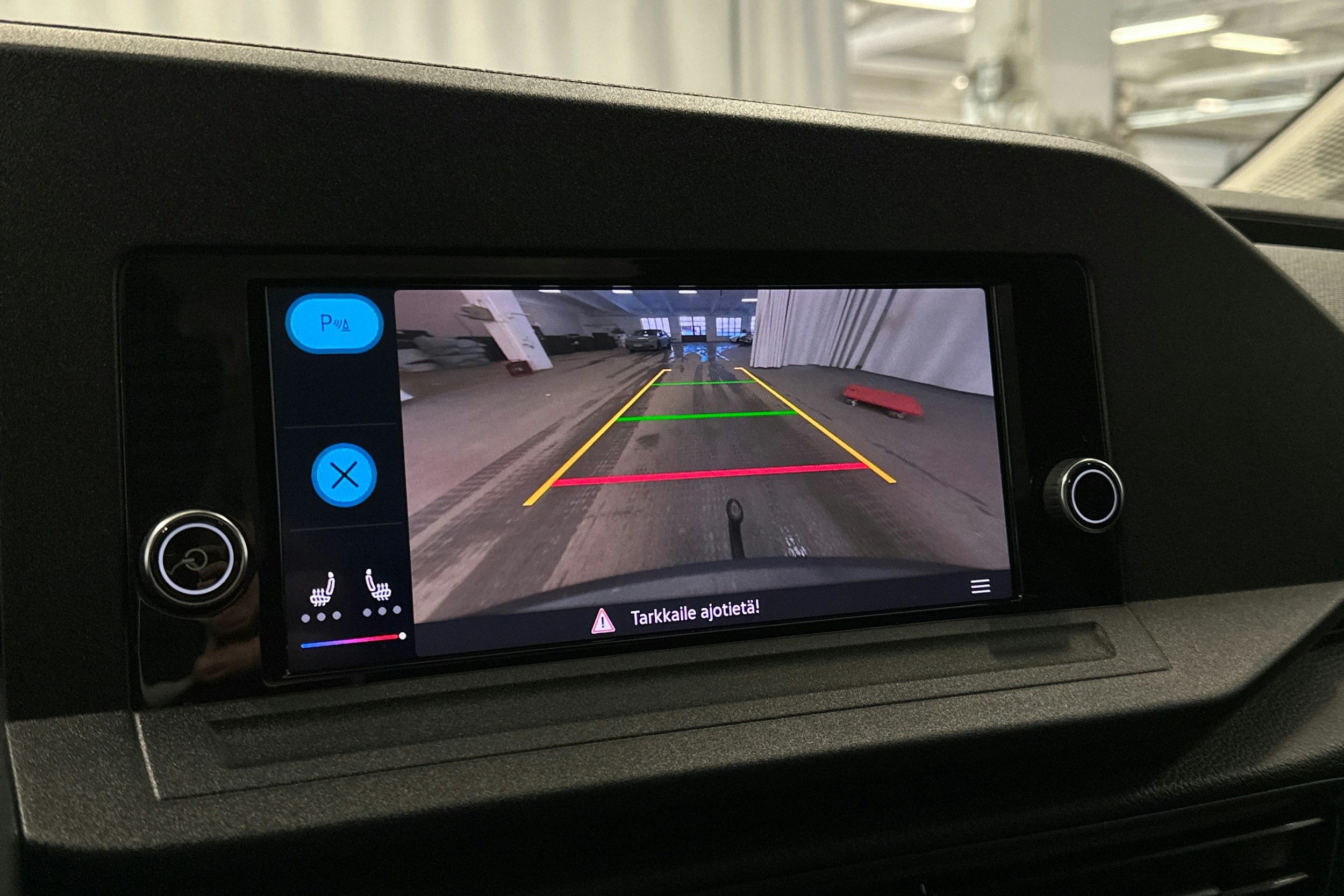 valkoinen Volkswagen Caddy Maxi 2023 kuva 17.