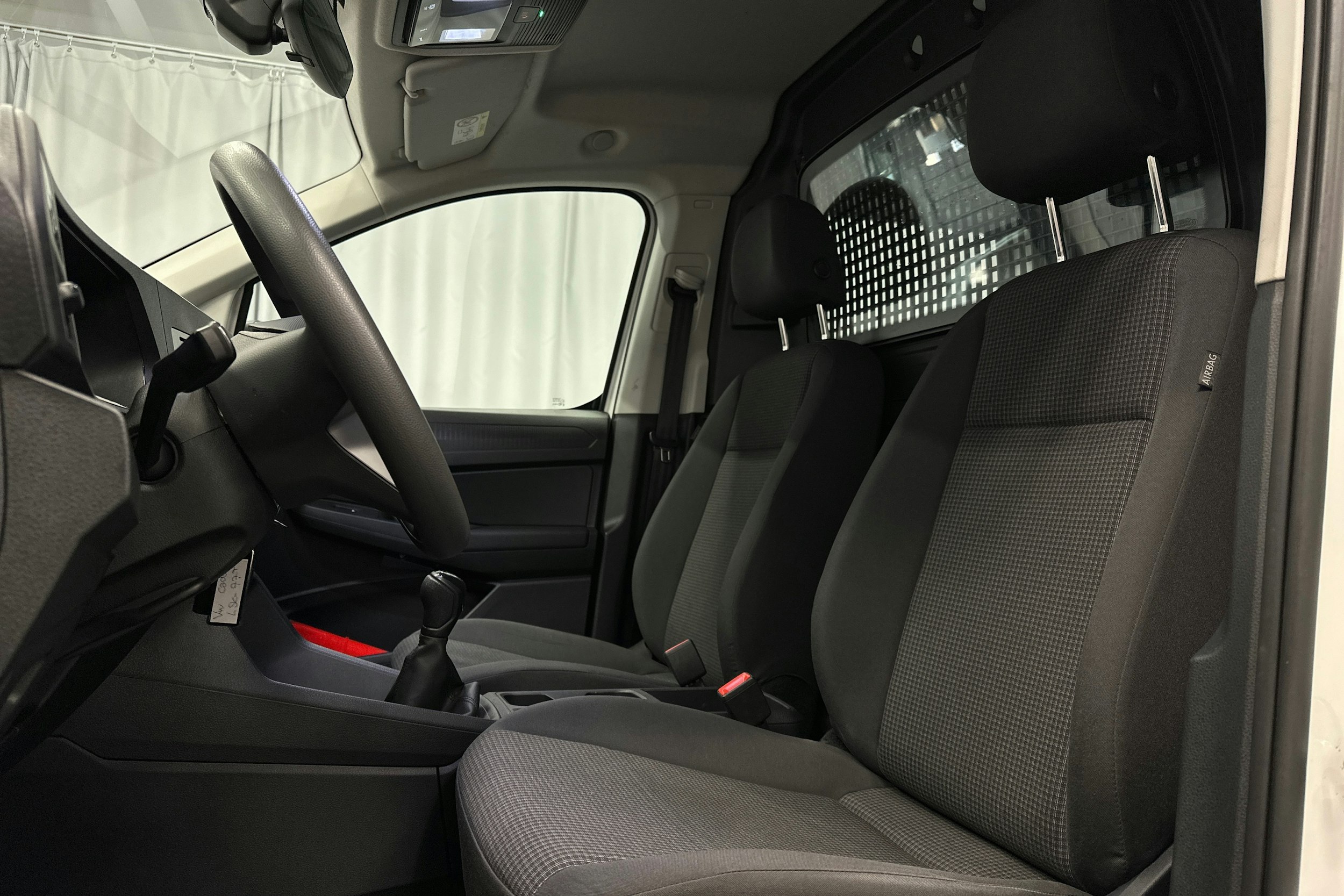 valkoinen Volkswagen Caddy Maxi 2023 kuva 19.