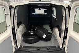 valkoinen Volkswagen Caddy Maxi 2023 kuva 20.