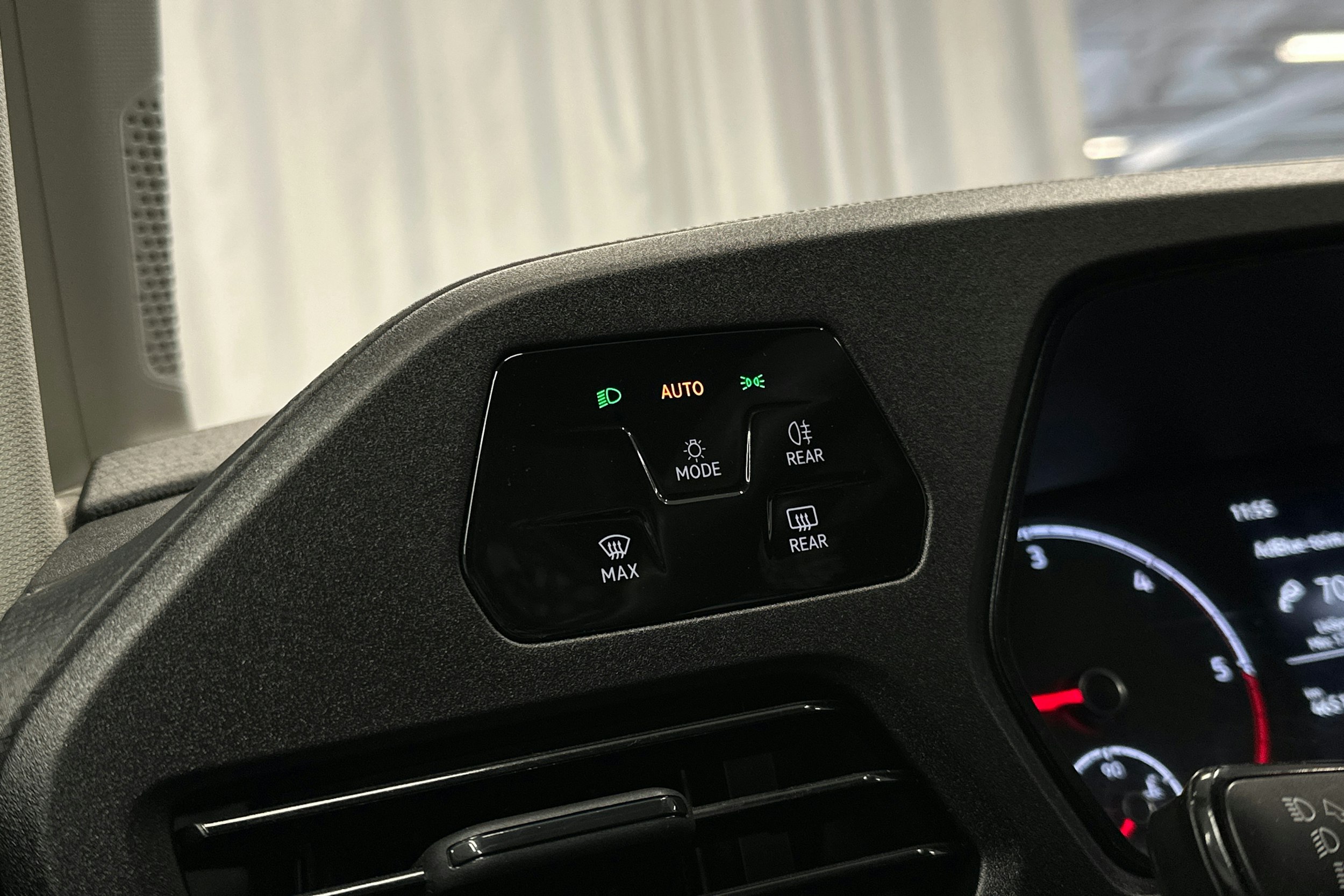 valkoinen Volkswagen Caddy Maxi 2023 kuva 19.