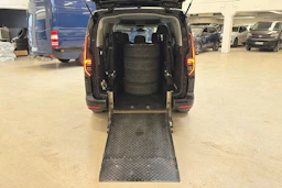 musta Volkswagen Caddy Maxi 2023 kuva 23.