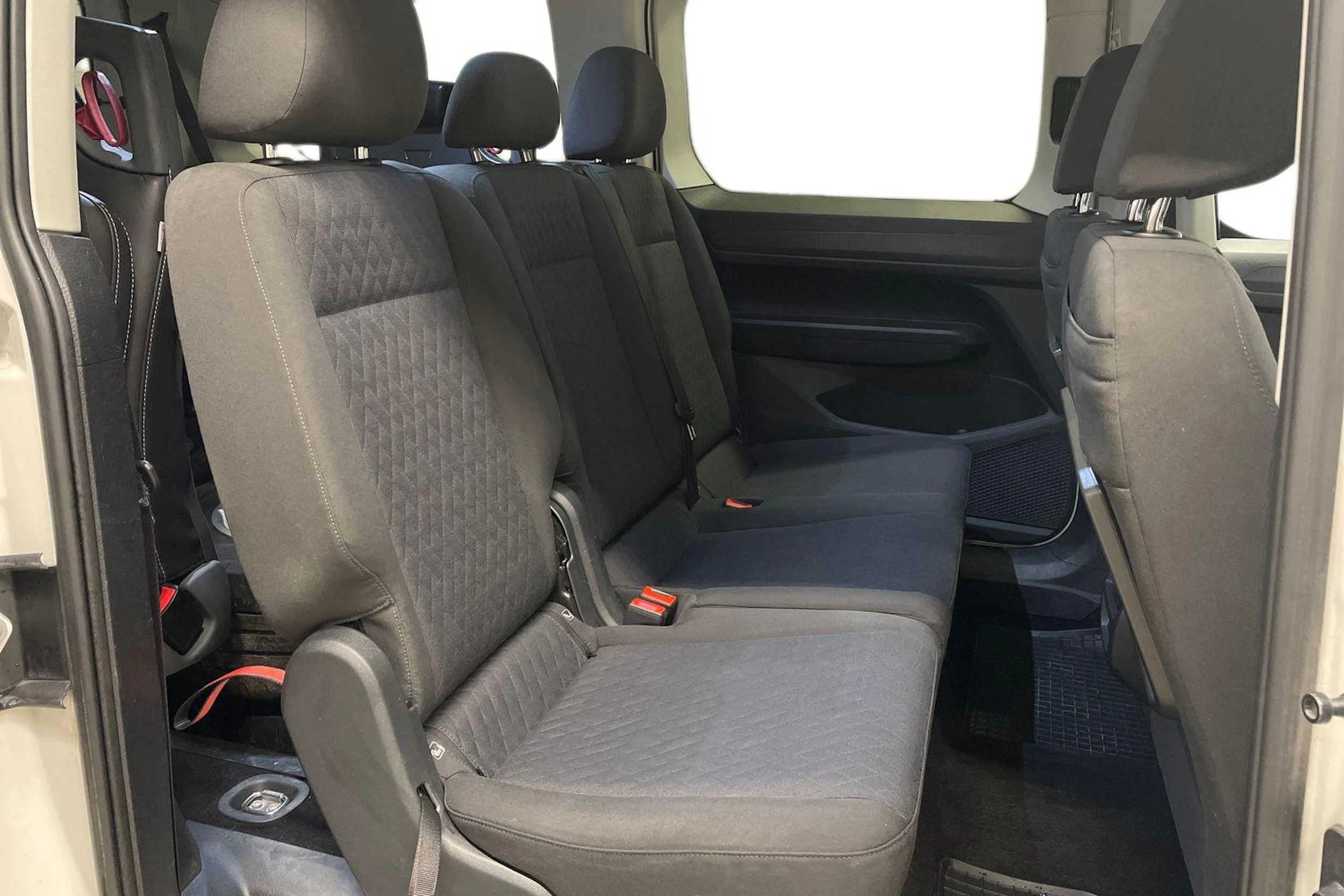 valkoinen Volkswagen Caddy Maxi 2024 kuva 11.