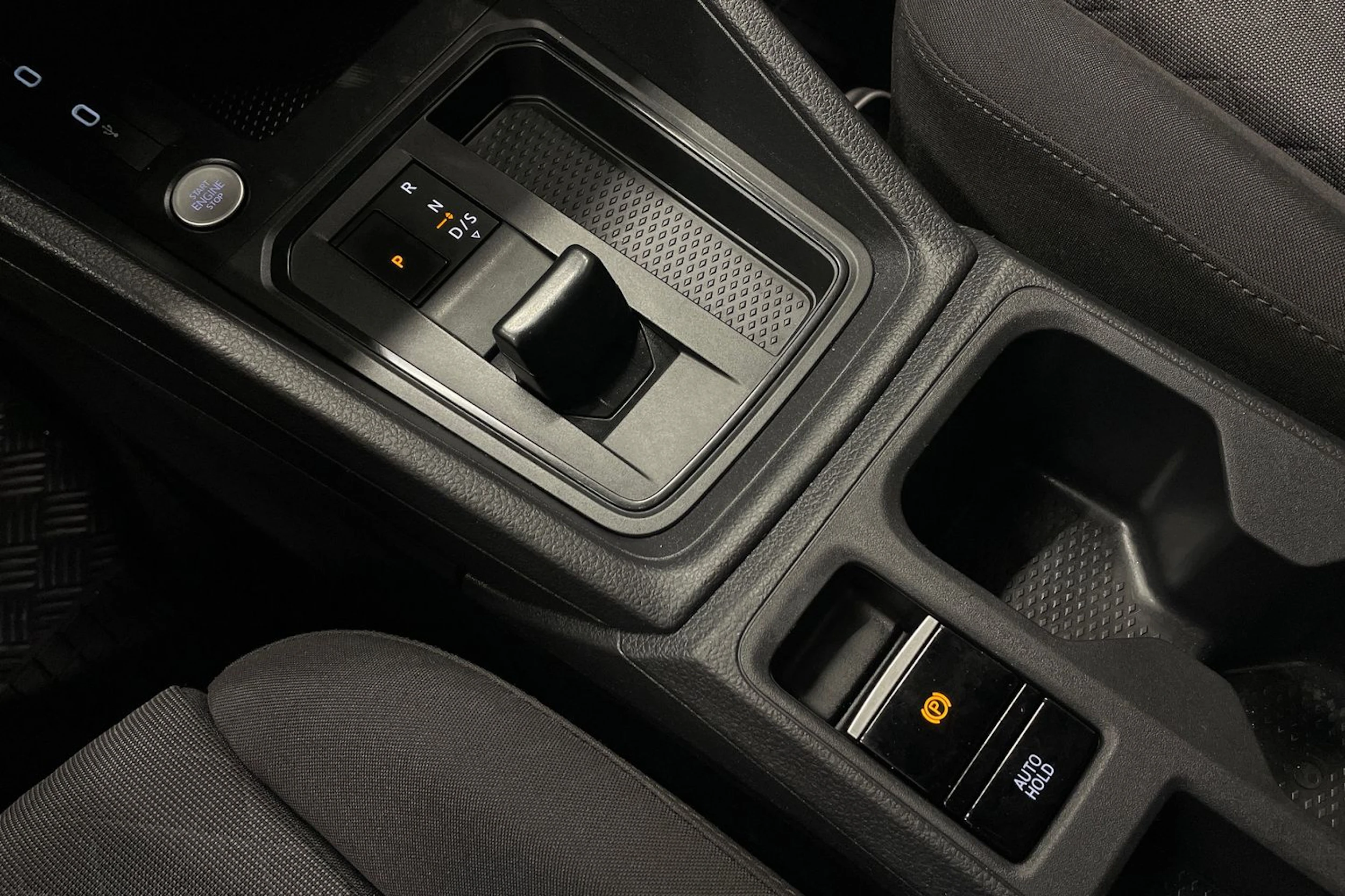 valkoinen Volkswagen Caddy Maxi 2024 kuva 17.