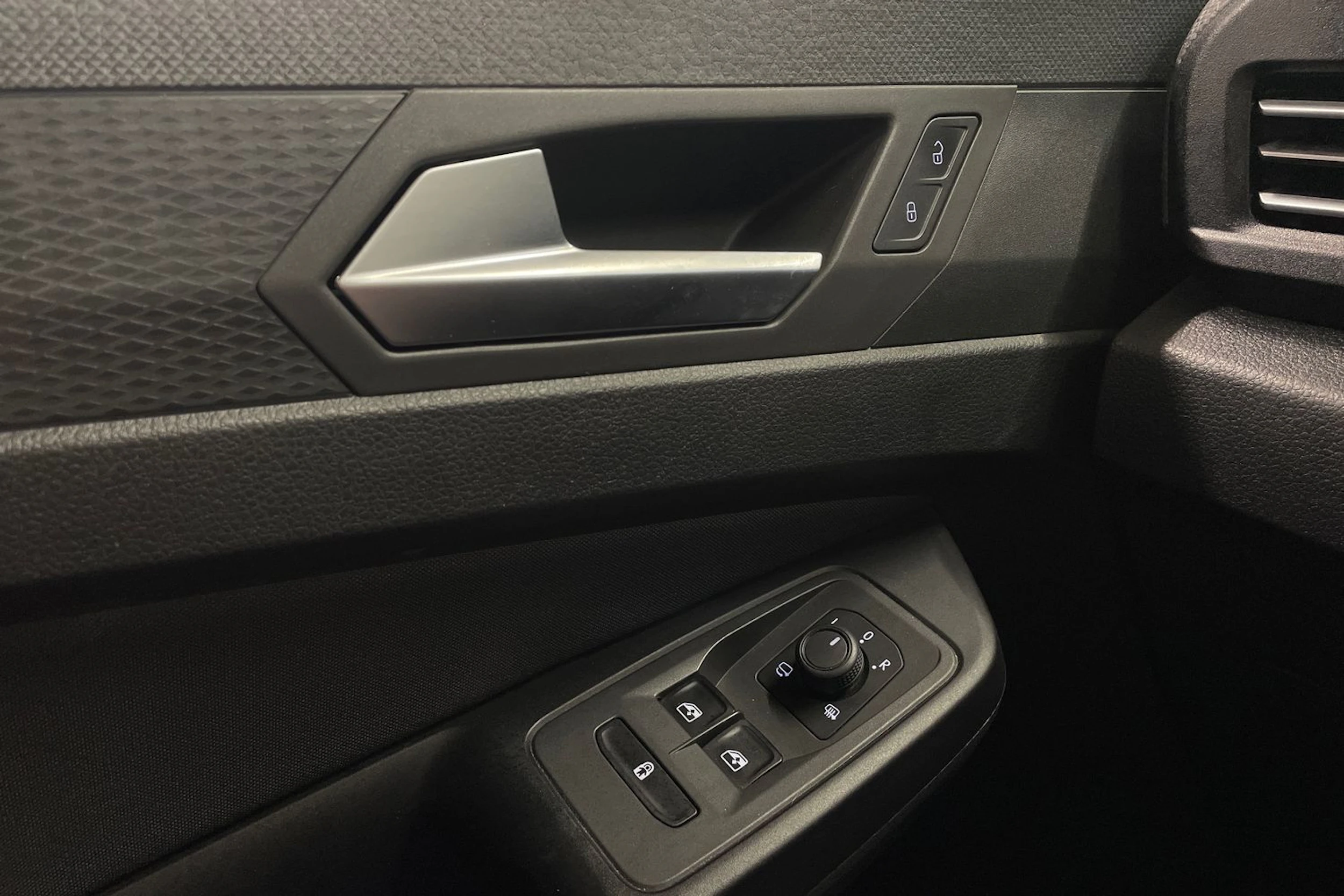 valkoinen Volkswagen Caddy Maxi 2024 kuva 20.