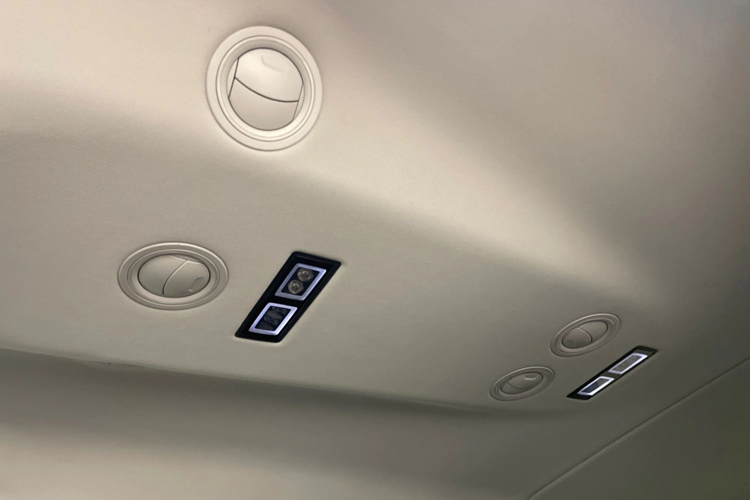 valkoinen Volkswagen Caddy Maxi 2024 kuva 22.