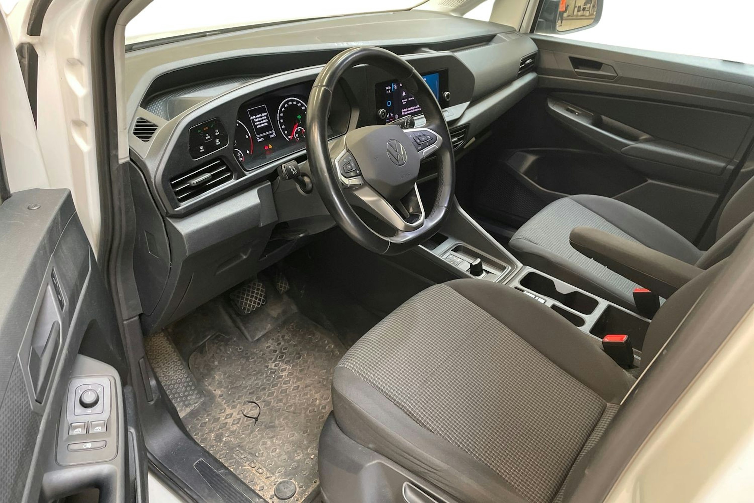 valkoinen Volkswagen Caddy Maxi 2023 kuva 3.