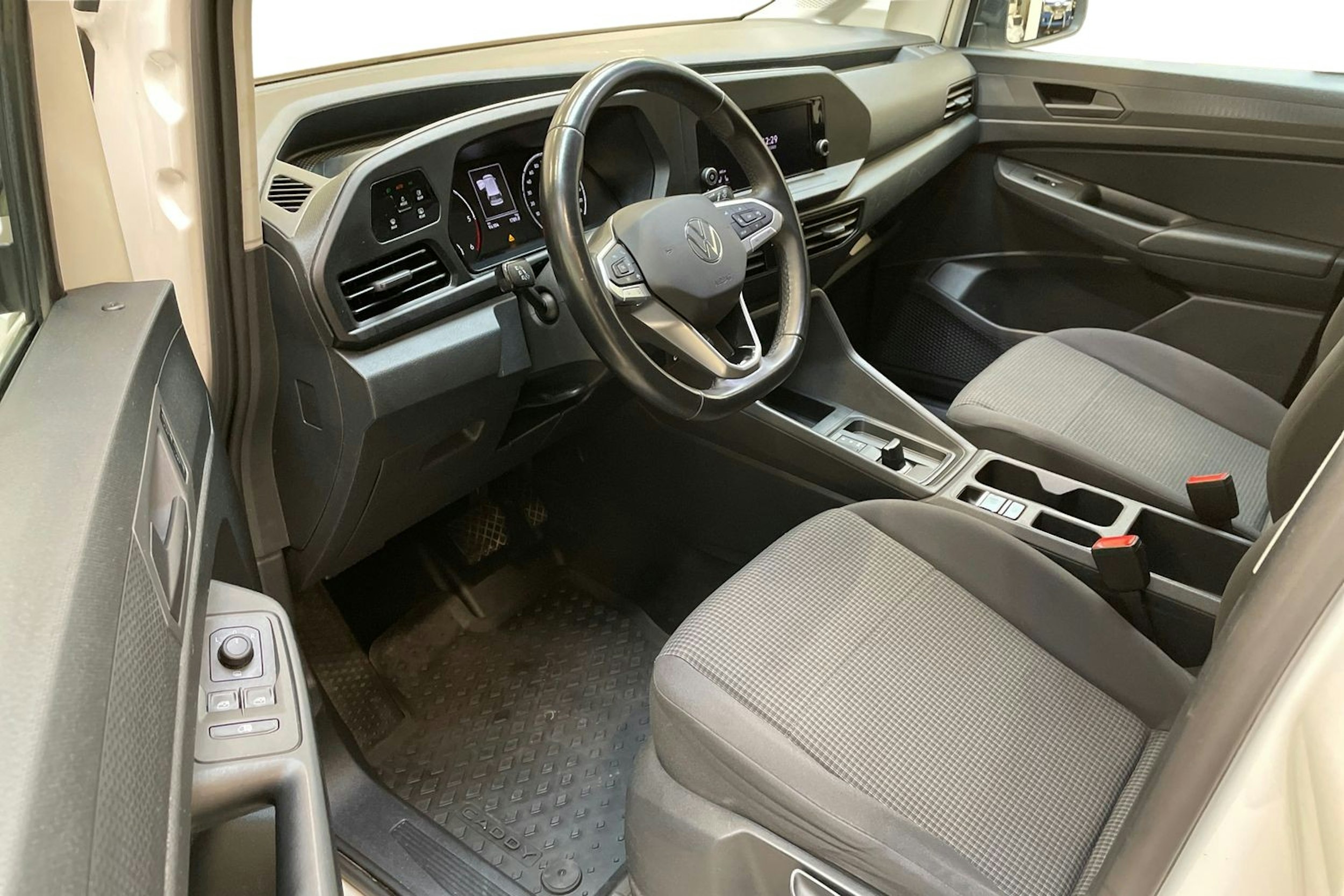 valkoinen Volkswagen Caddy Maxi 2023 kuva 7.