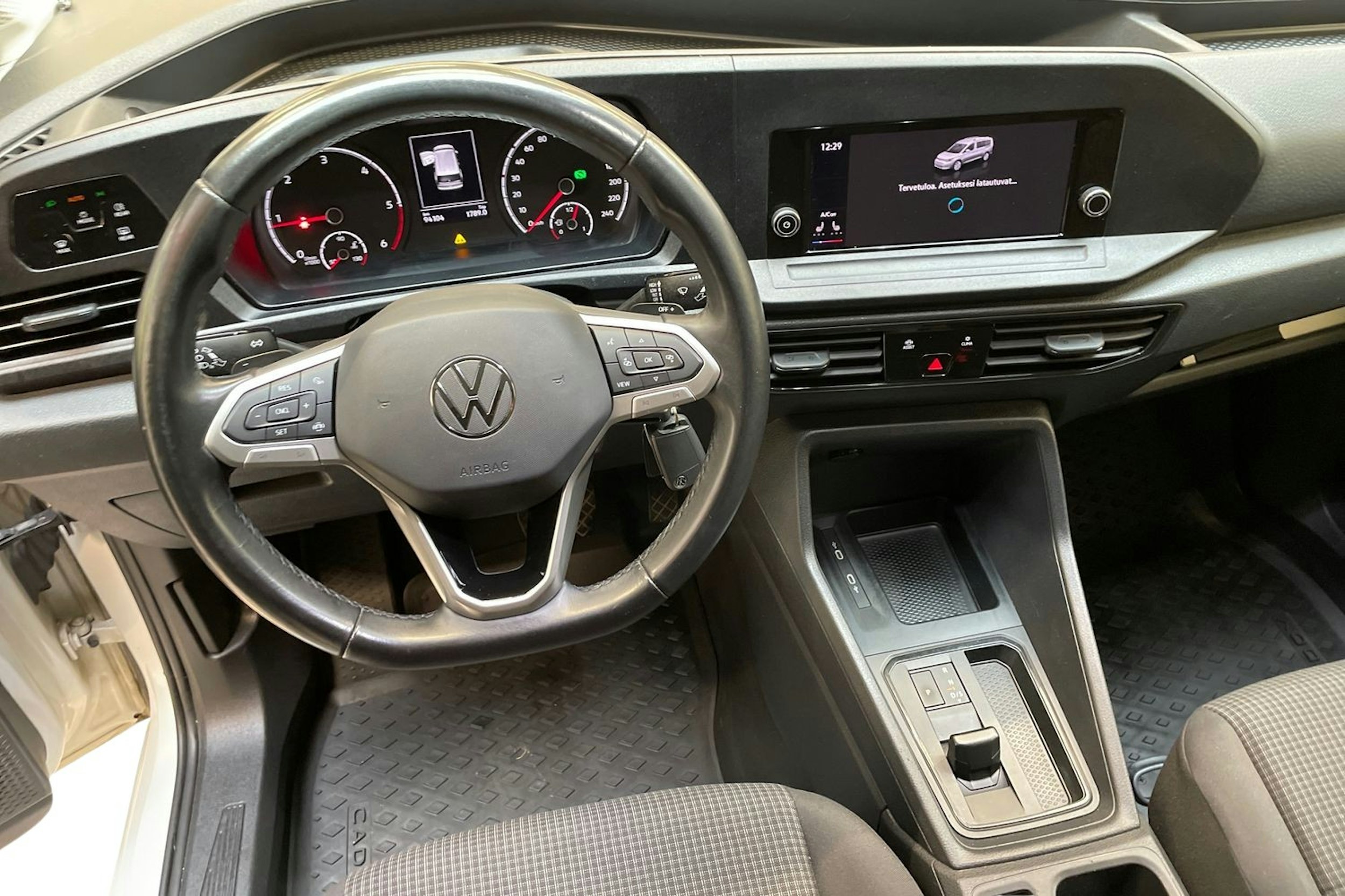 valkoinen Volkswagen Caddy Maxi 2023 kuva 9.
