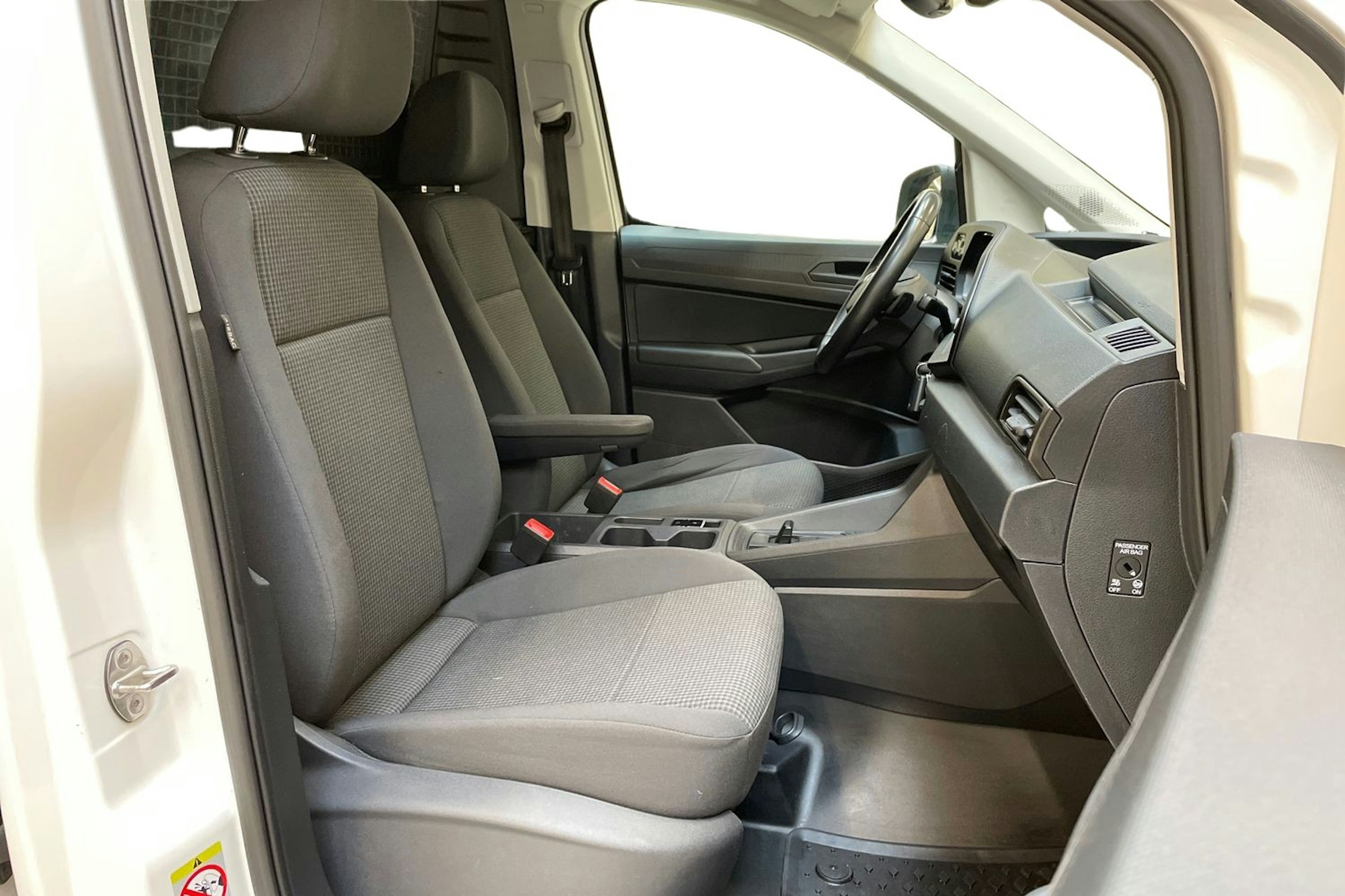 valkoinen Volkswagen Caddy Maxi 2023 kuva 10.