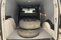 valkoinen Volkswagen Caddy Maxi 2023 kuva 17.