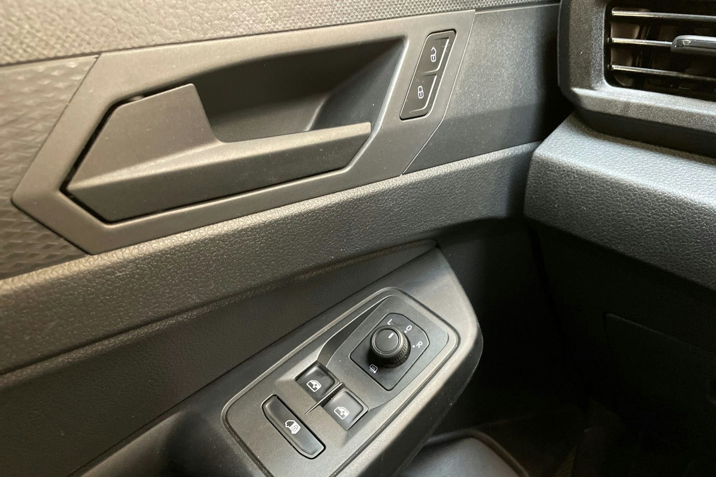 valkoinen Volkswagen Caddy Maxi 2023 kuva 19.