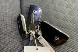 punainen Volkswagen Caddy Maxi 2023 kuva 15.