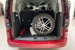 punainen Volkswagen Caddy Maxi 2023 kuva 18.